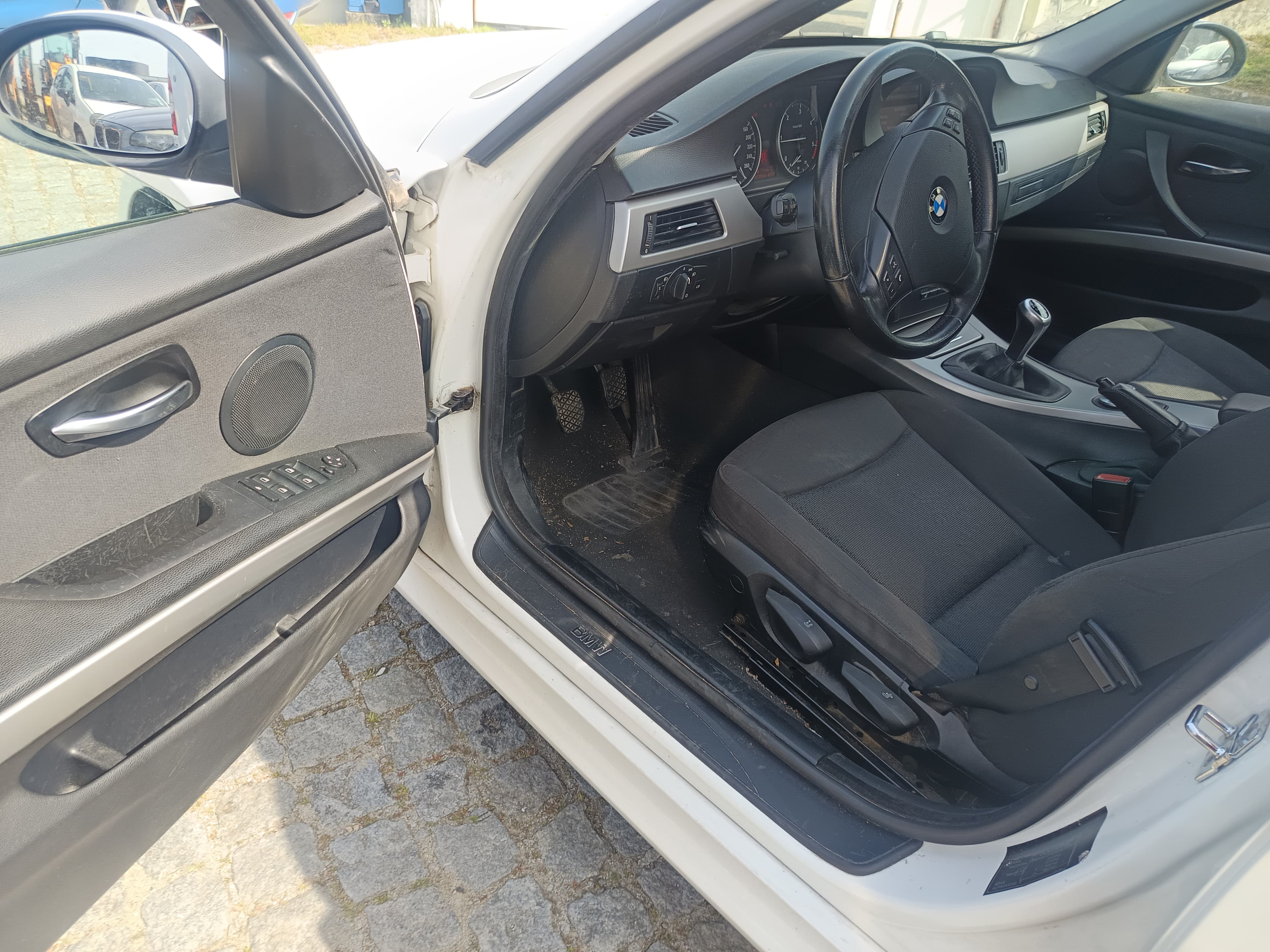 BMW 320d · Ano 2008 — image 35