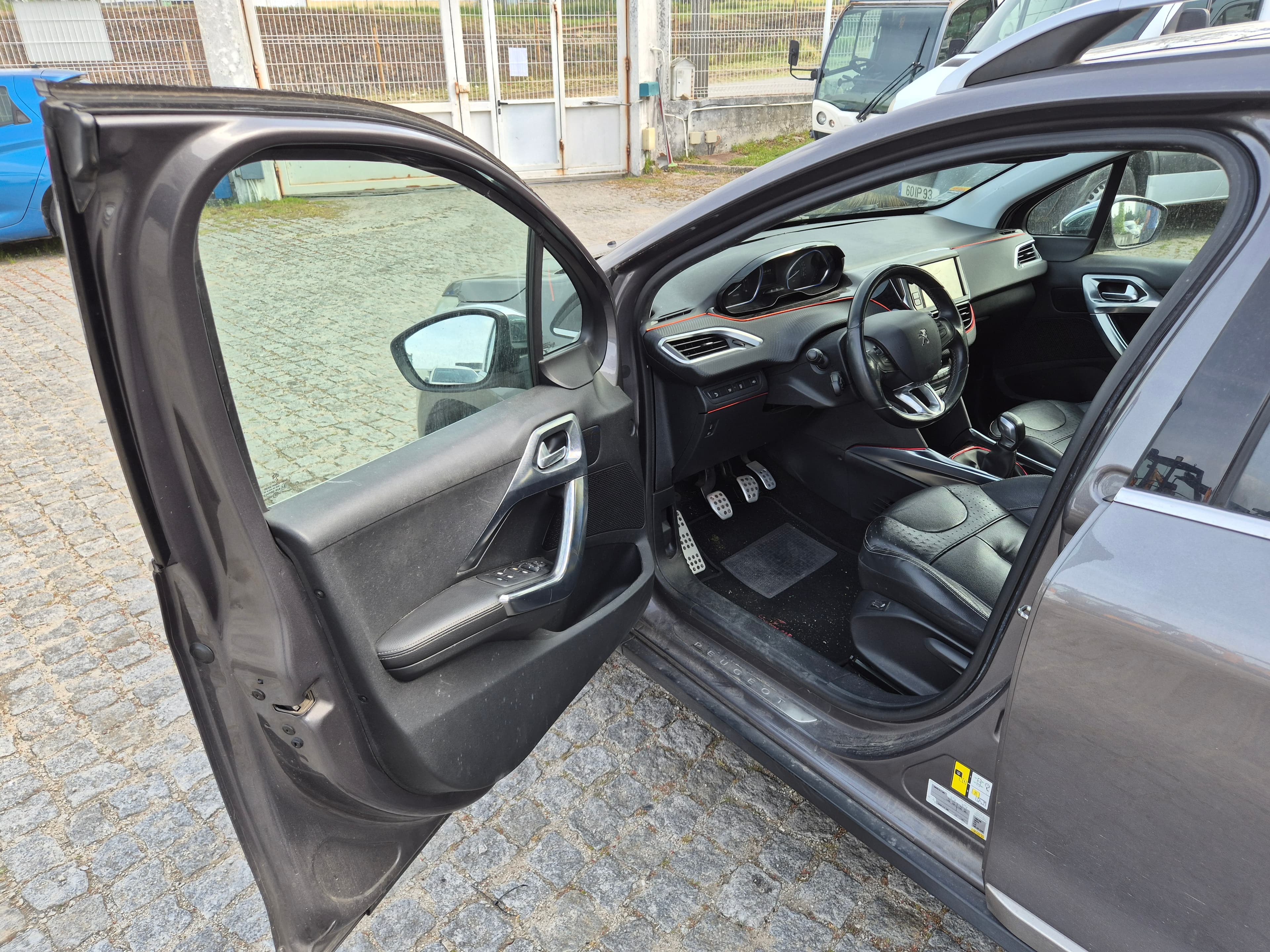 Peugeot 2008 · Ano 2015 — imagem 24