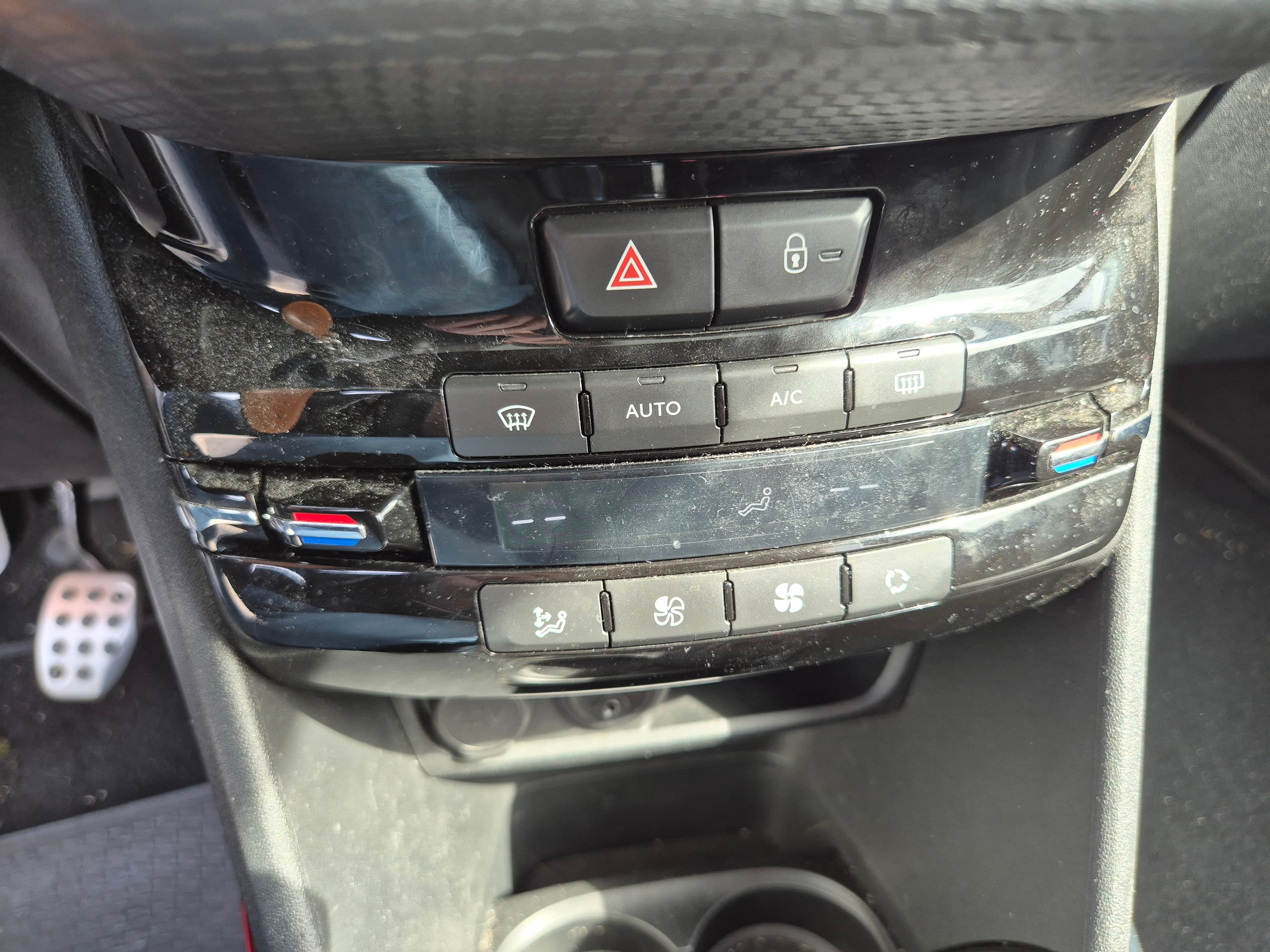 Peugeot 2008 · Ano 2015 — imagem 44