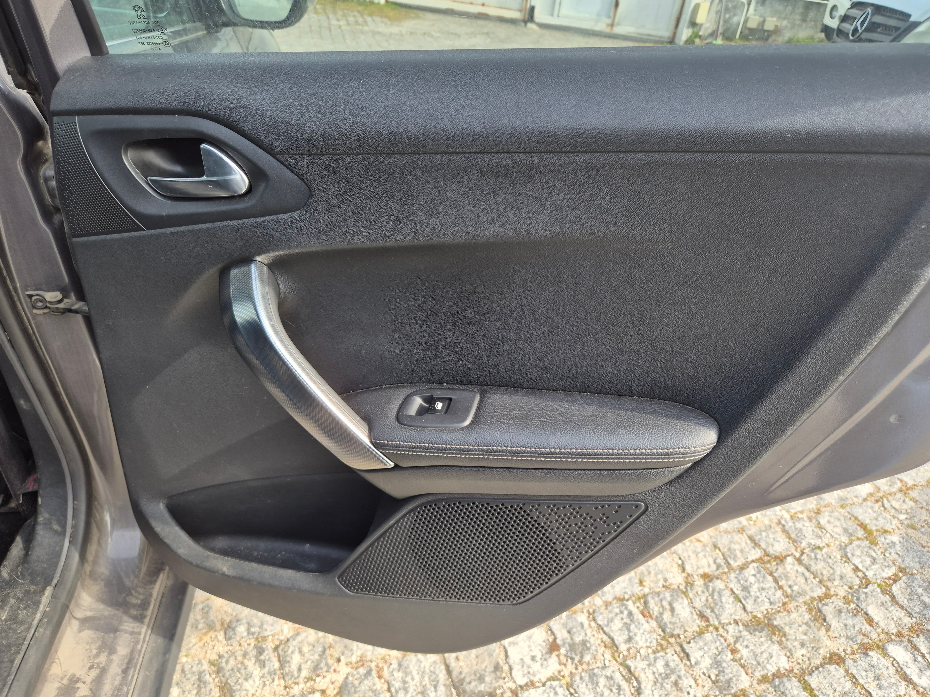 Peugeot 2008 · Ano 2015 — imagem 16