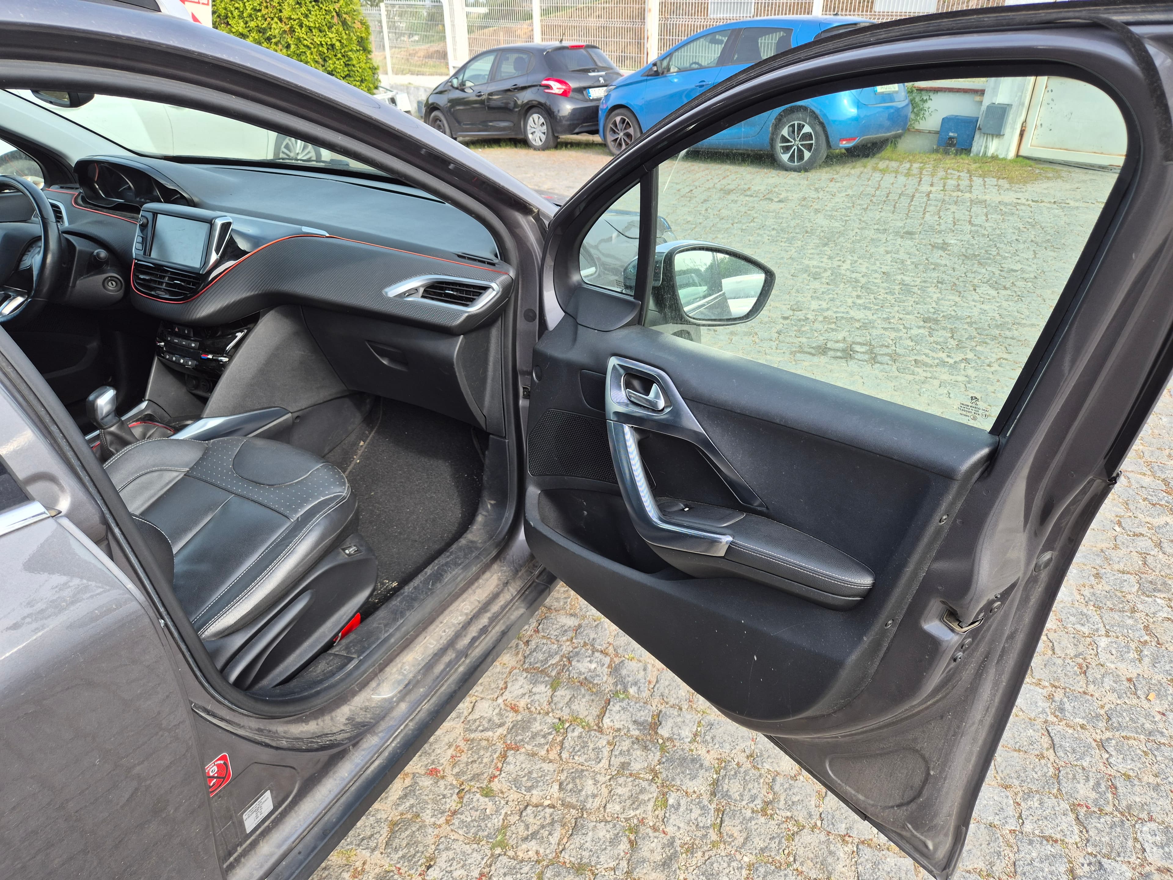 Peugeot 2008 · Ano 2015 — imagem 18
