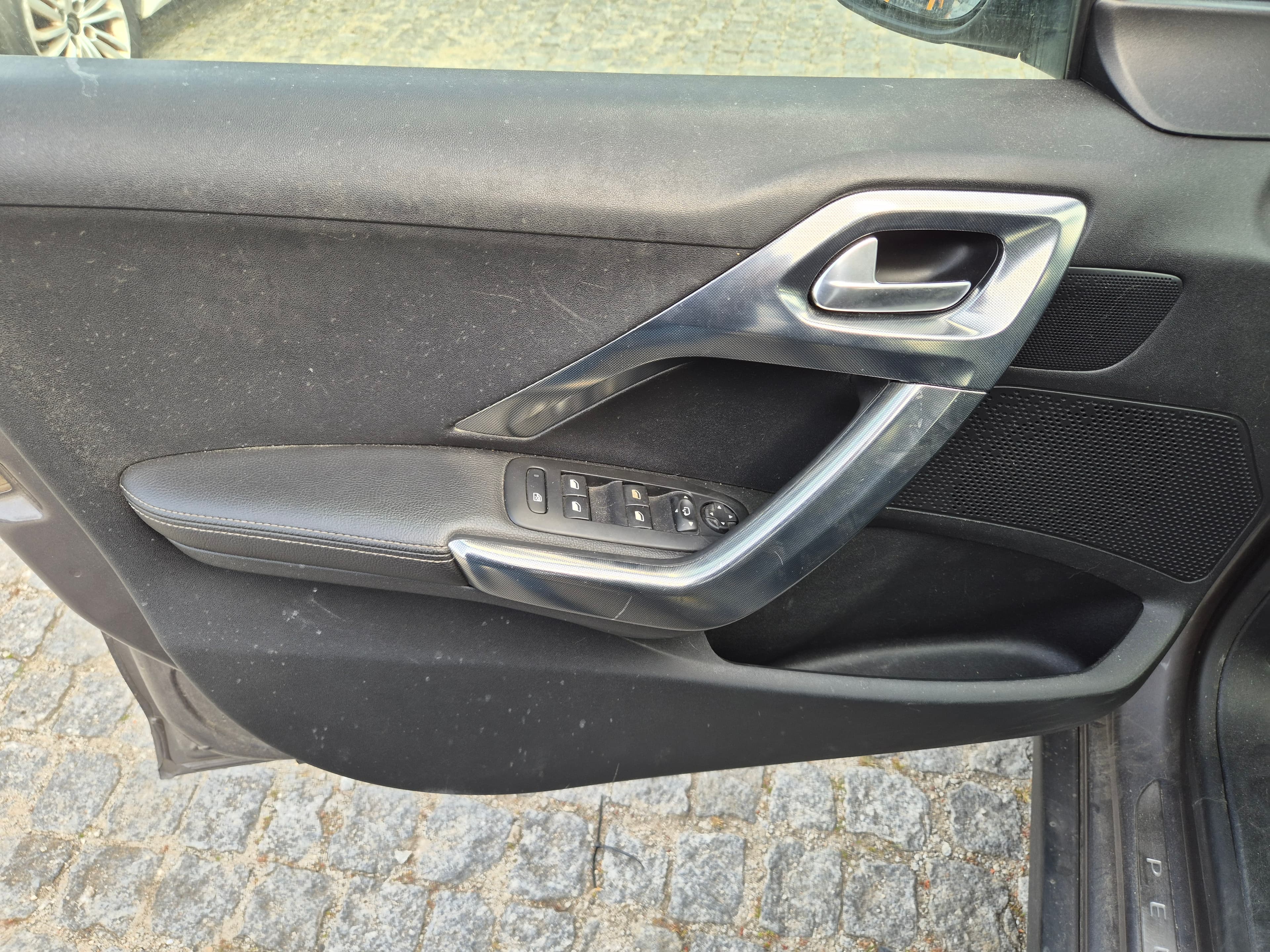 Peugeot 2008 · Ano 2015 — imagem 25