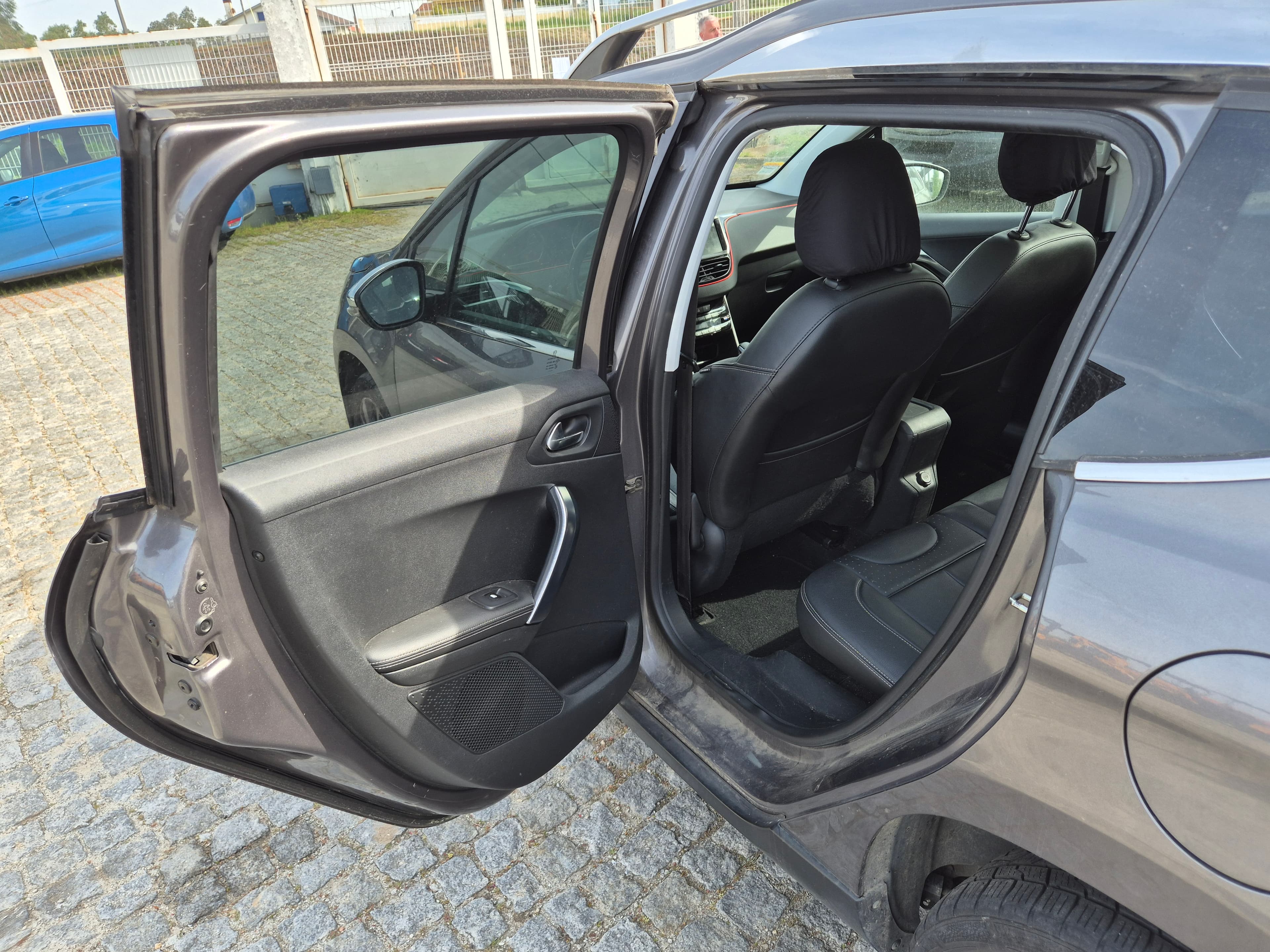 Peugeot 2008 · Ano 2015 — imagem 21