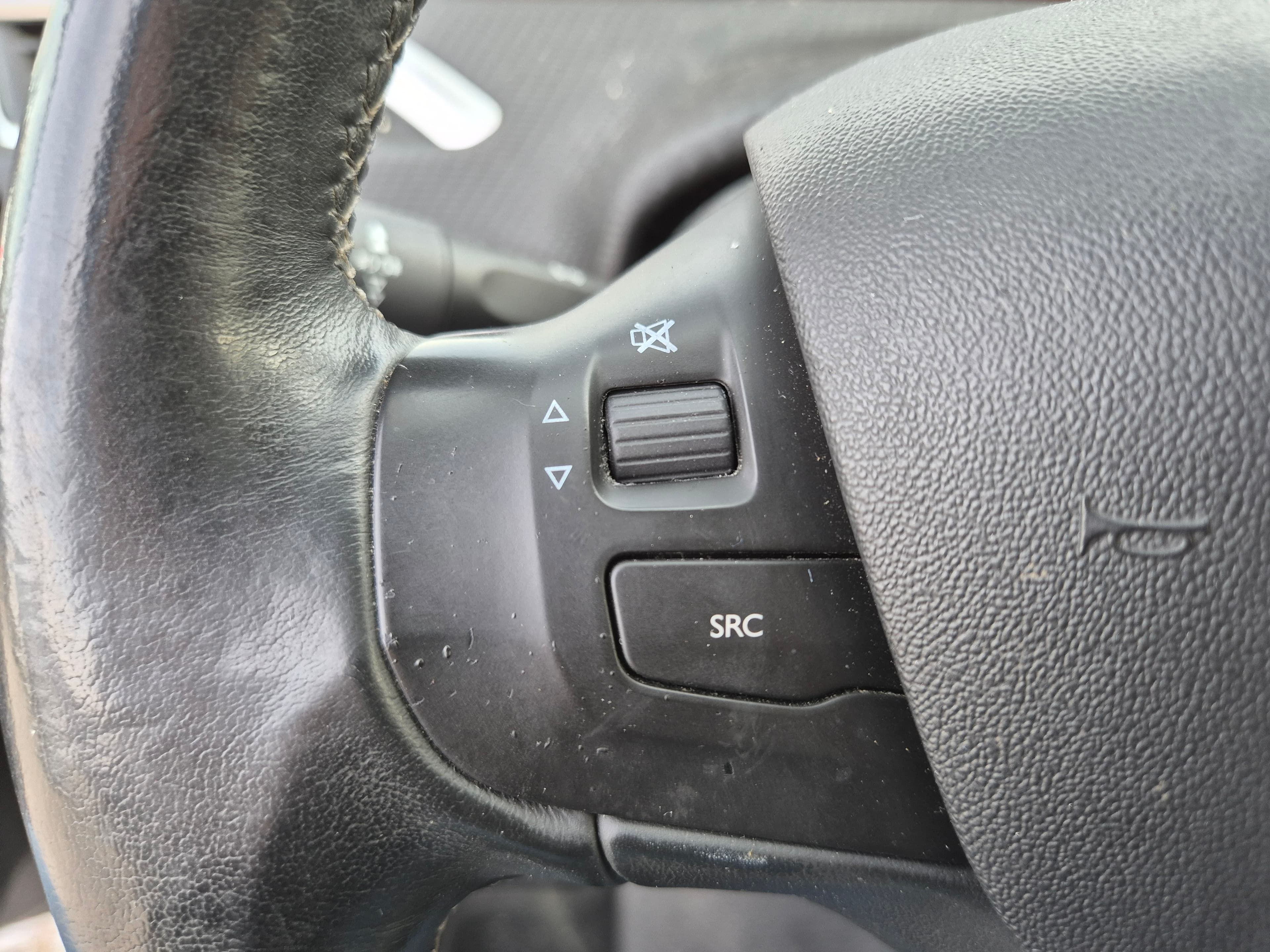 Peugeot 2008 · Ano 2015 — imagem 33