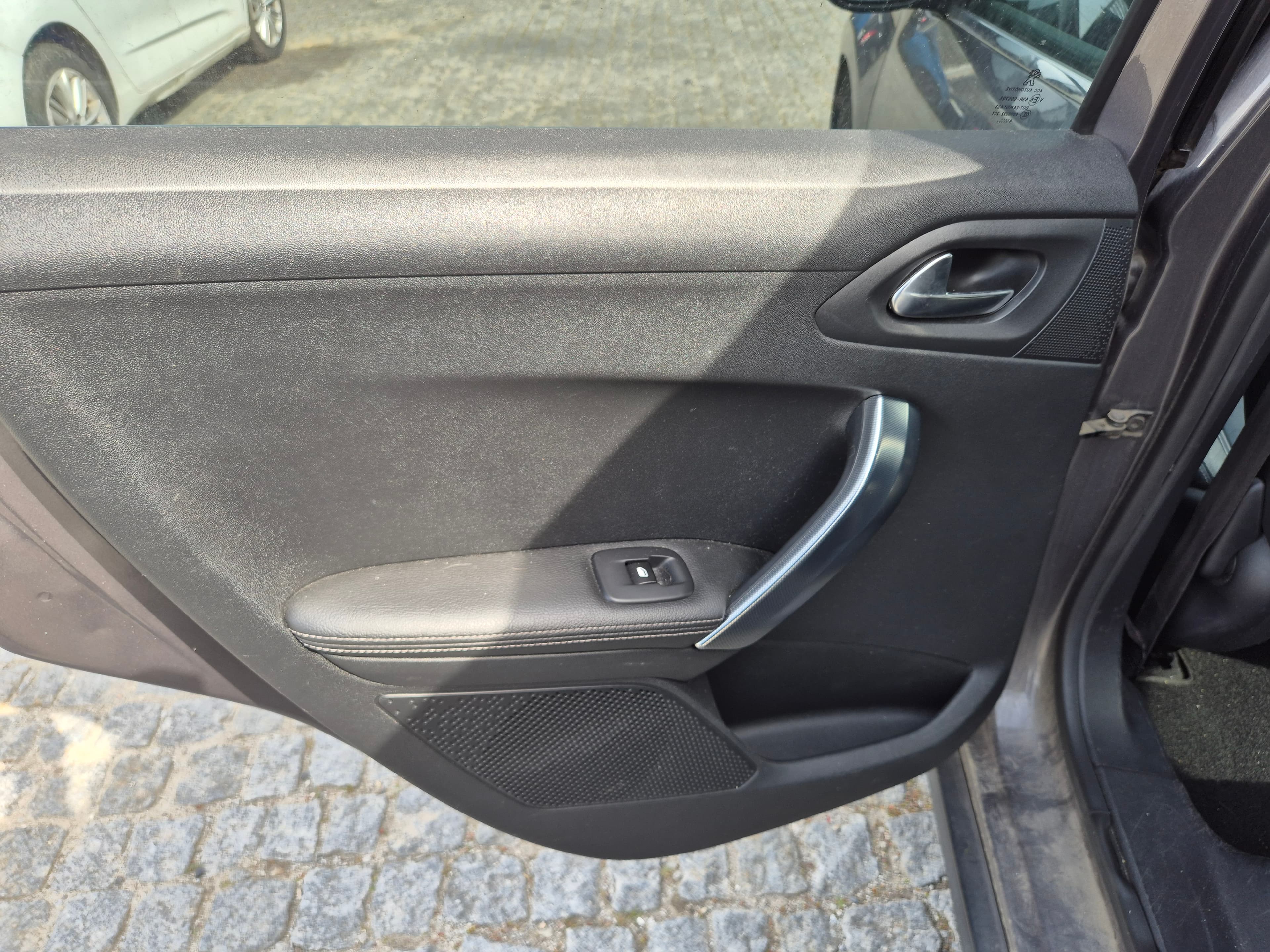 Peugeot 2008 · Ano 2015 — imagem 22