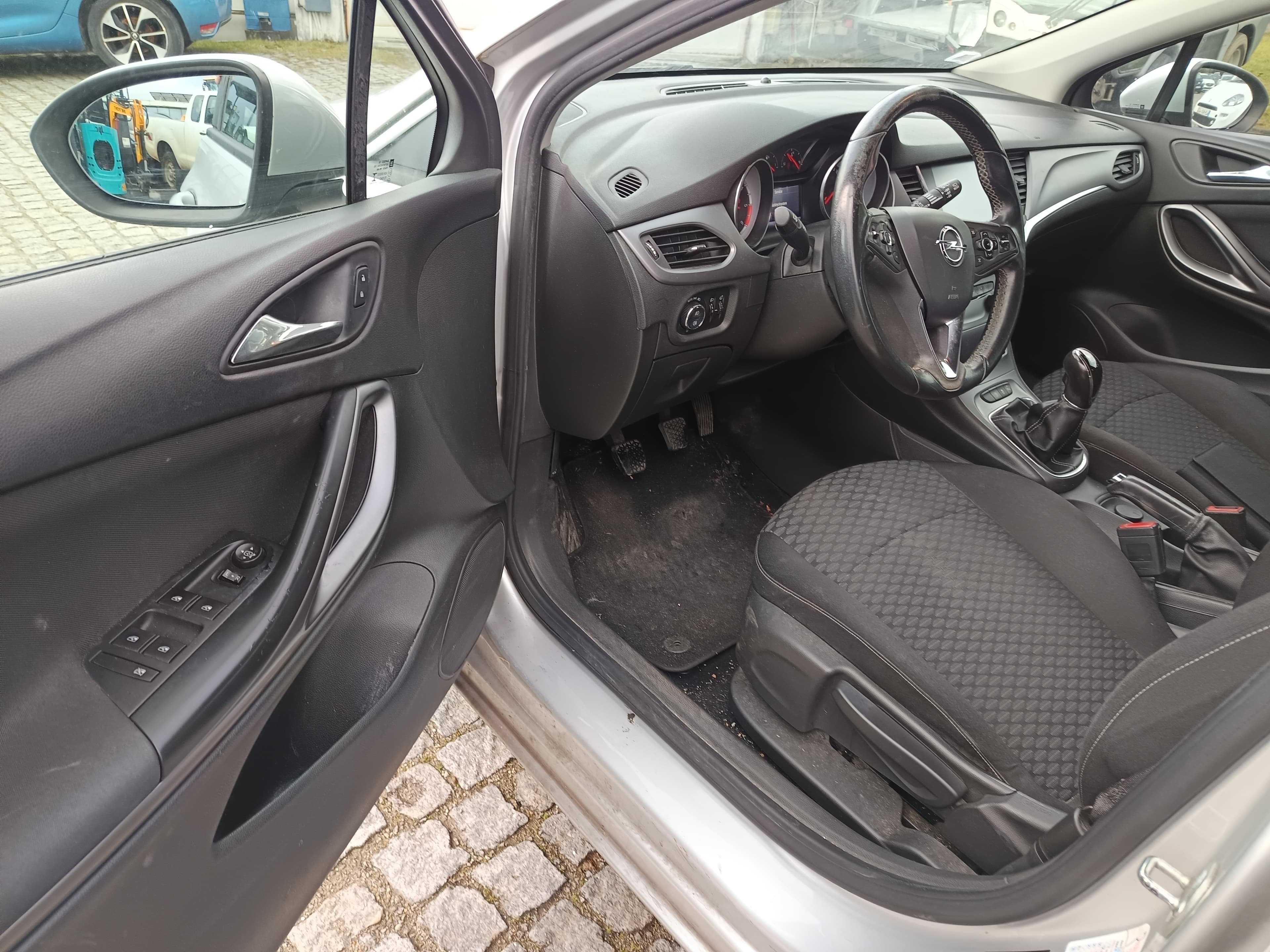Opel Astra 1.6 CDTi · Ano 2016 — imagem 29