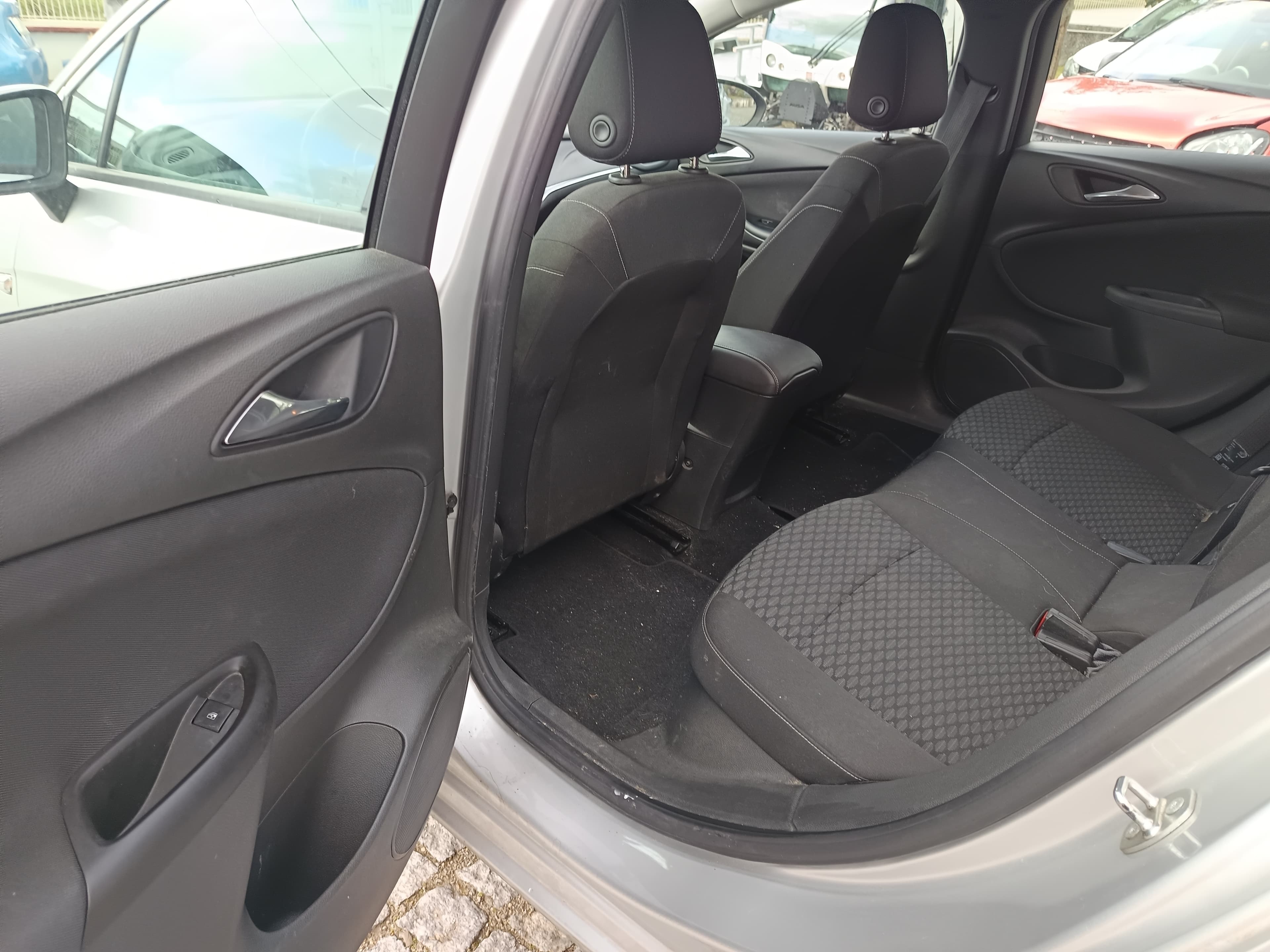 Opel Astra 1.6 CDTi · Ano 2016 — imagem 26