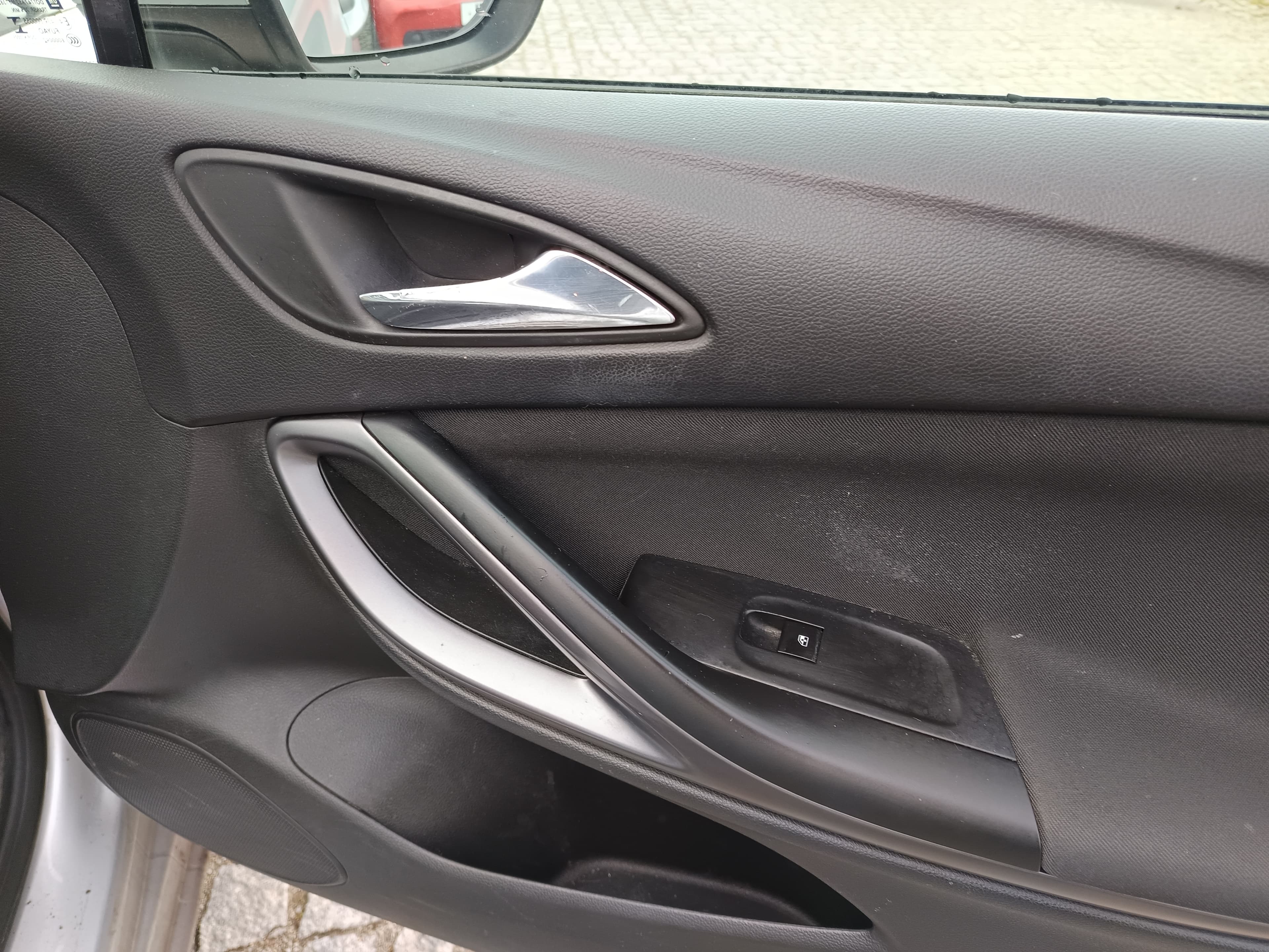 Opel Astra 1.6 CDTi · Ano 2016 — imagem 24