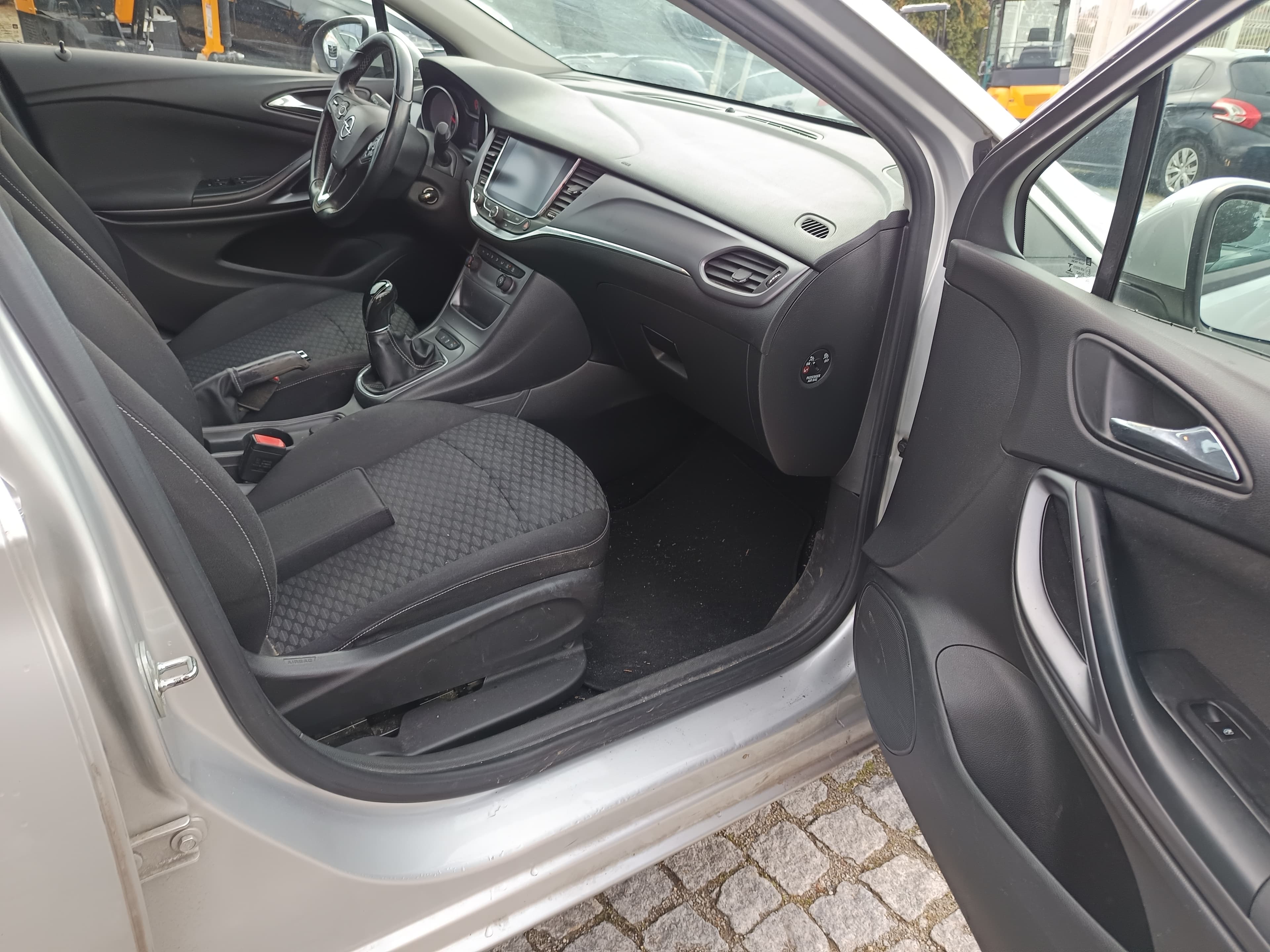 Opel Astra 1.6 CDTi · Ano 2016 — imagem 23