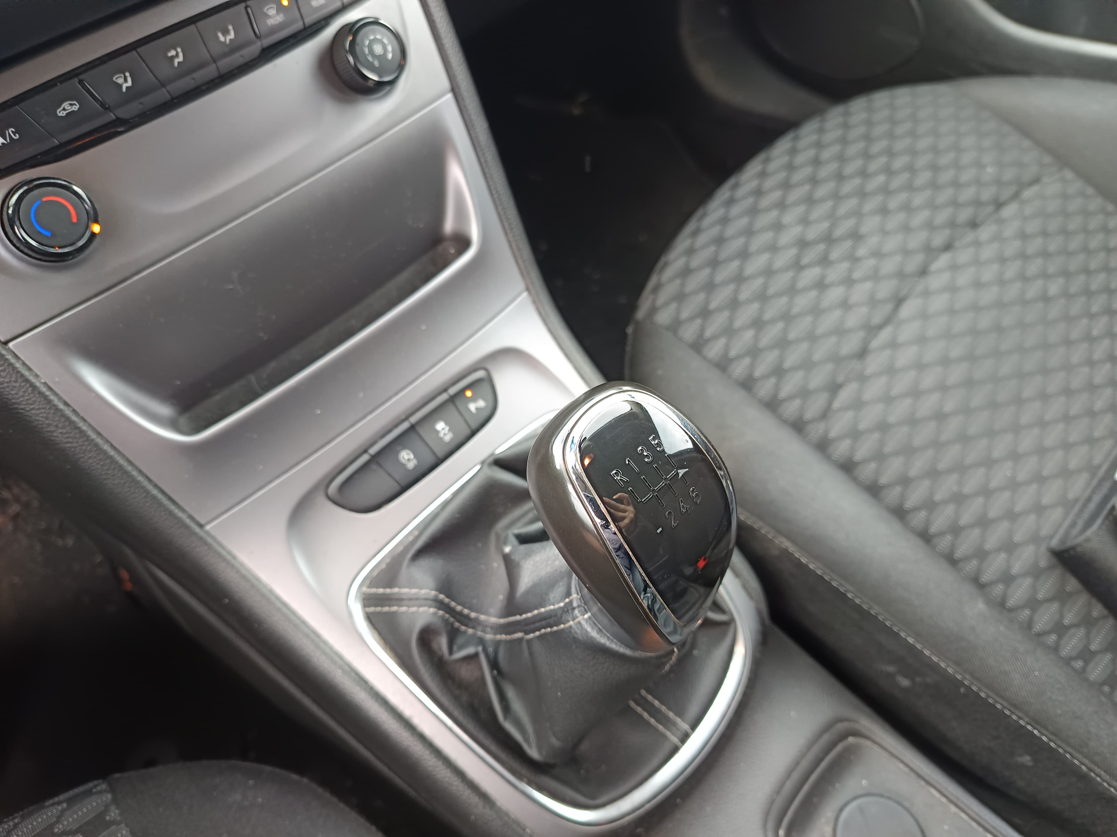 Opel Astra 1.6 CDTi · Ano 2016 — imagem 36