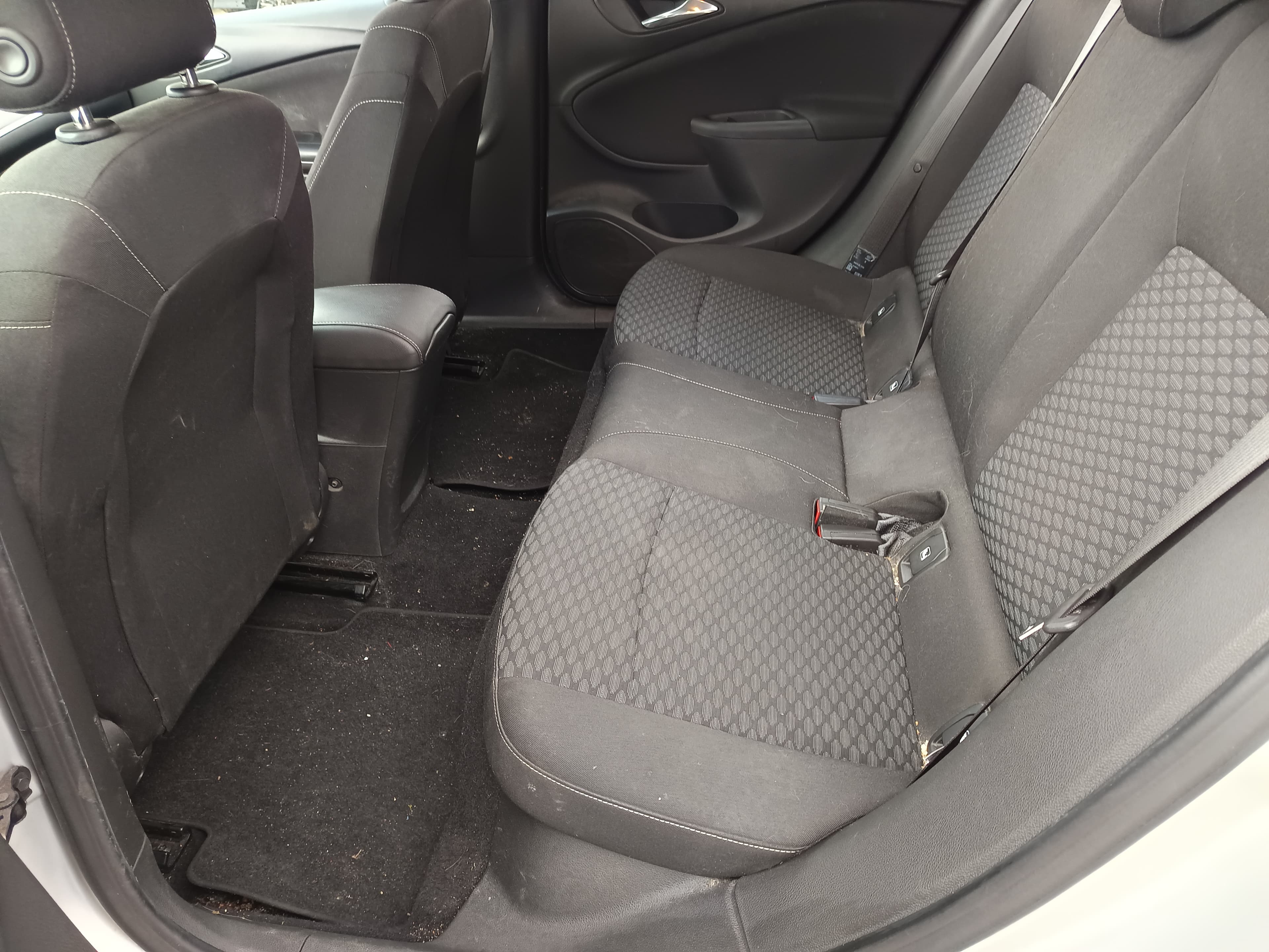 Opel Astra 1.6 CDTi · Ano 2016 — imagem 28