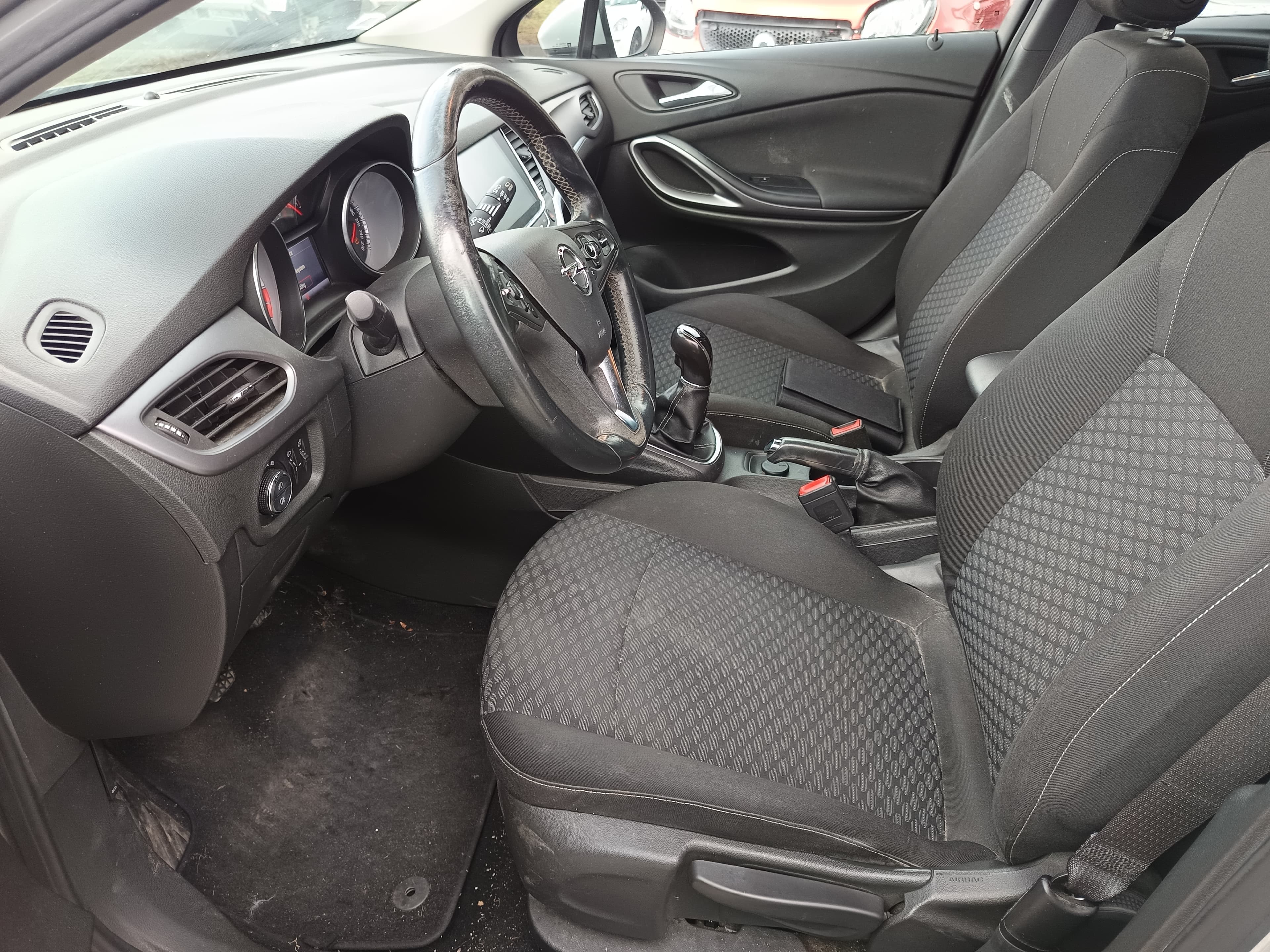 Opel Astra 1.6 CDTi · Ano 2016 — imagem 31