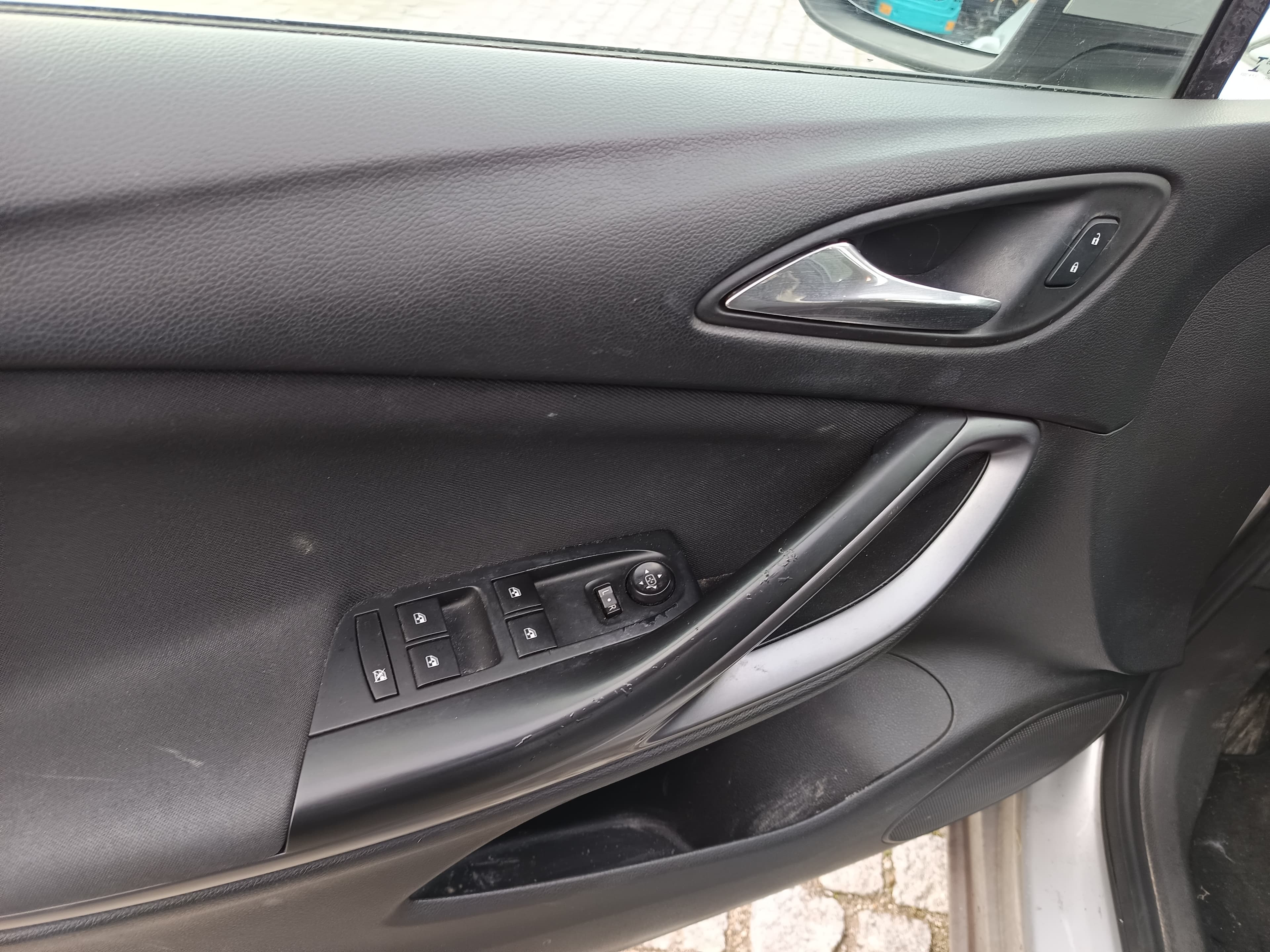Opel Astra 1.6 CDTi · Ano 2016 — imagem 30