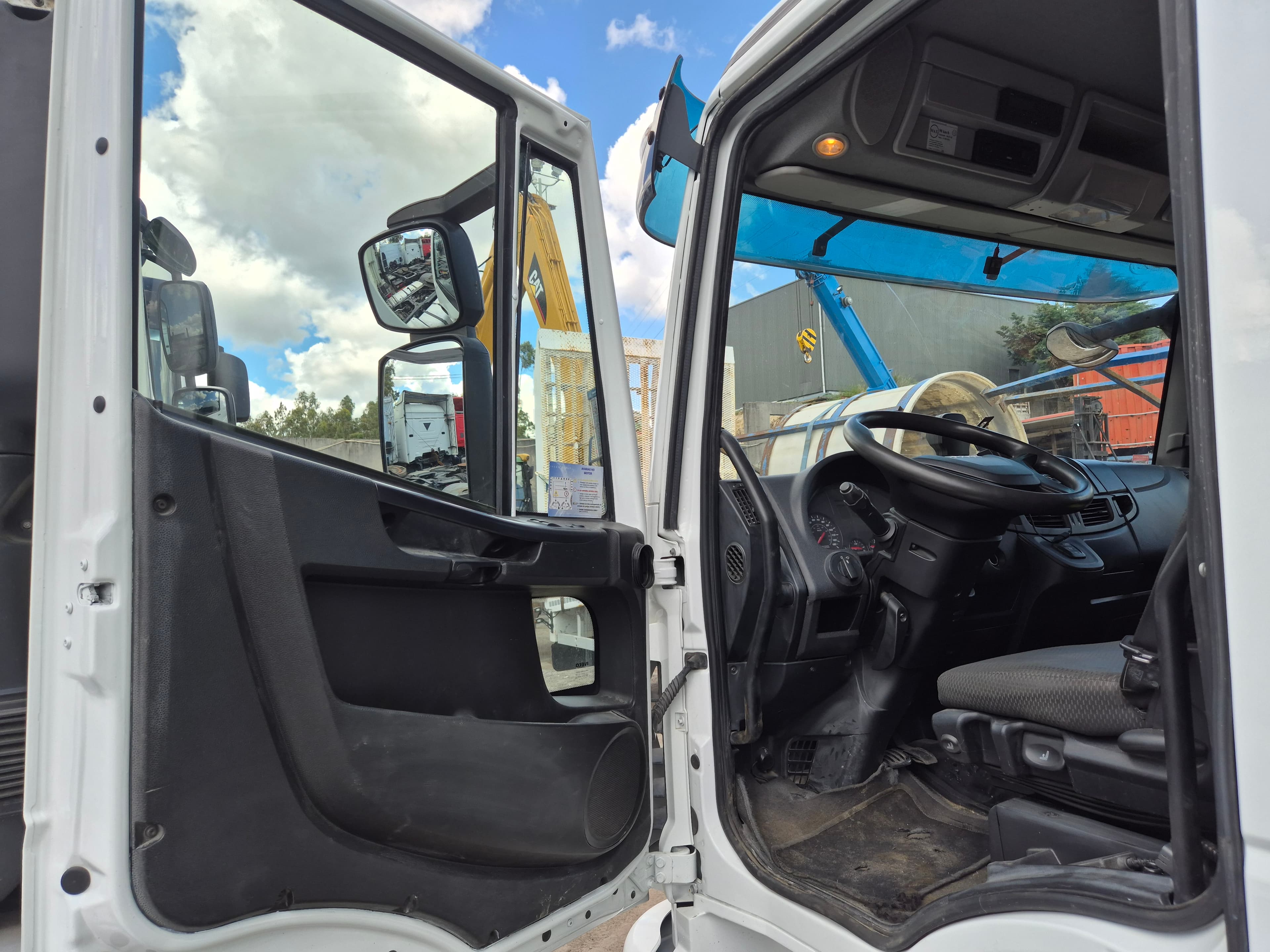 Iveco Eurocargo 140E · Ano 2019 — imagem 25