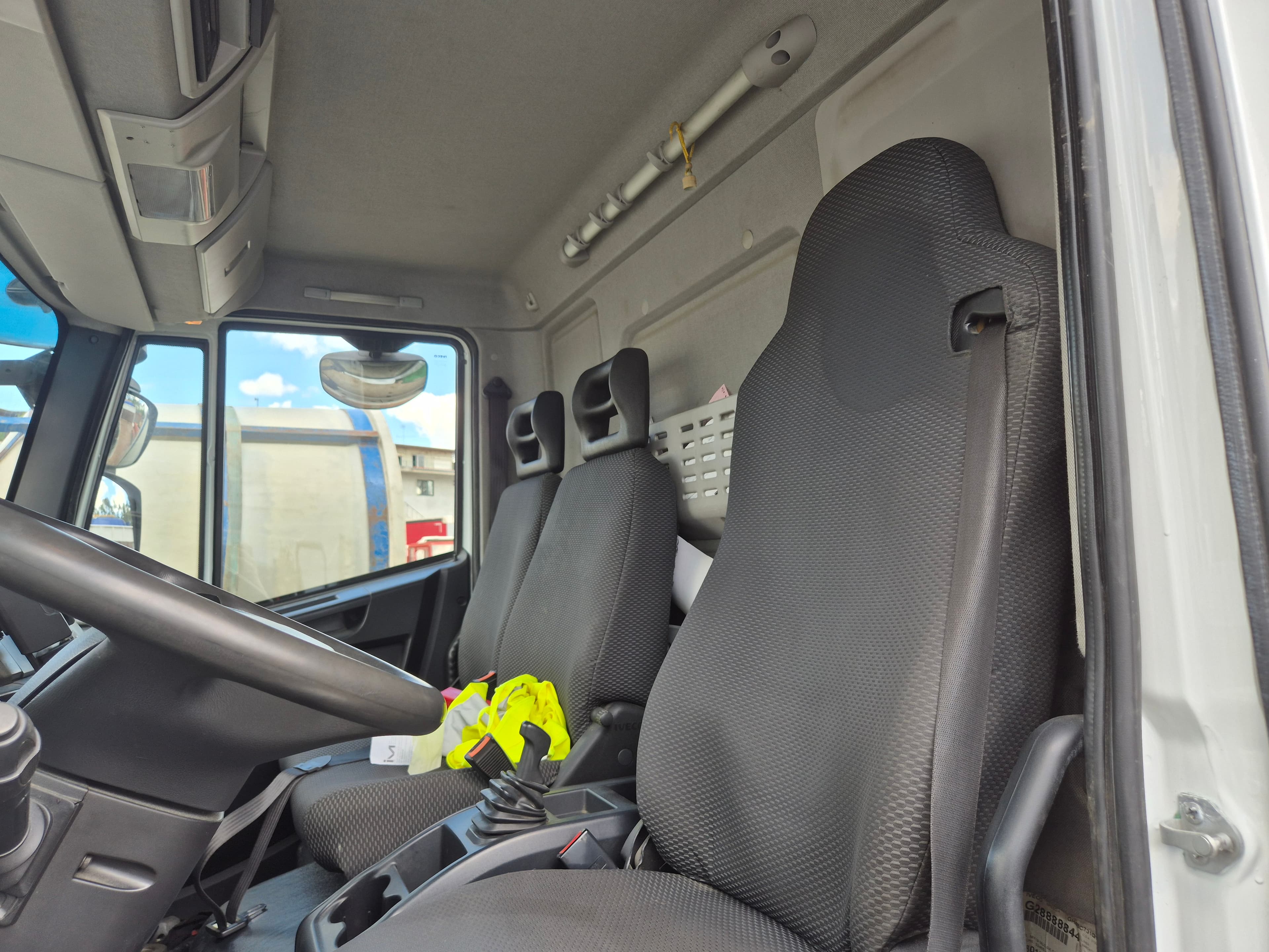 Iveco Eurocargo 140E · Ano 2019 — imagem 26