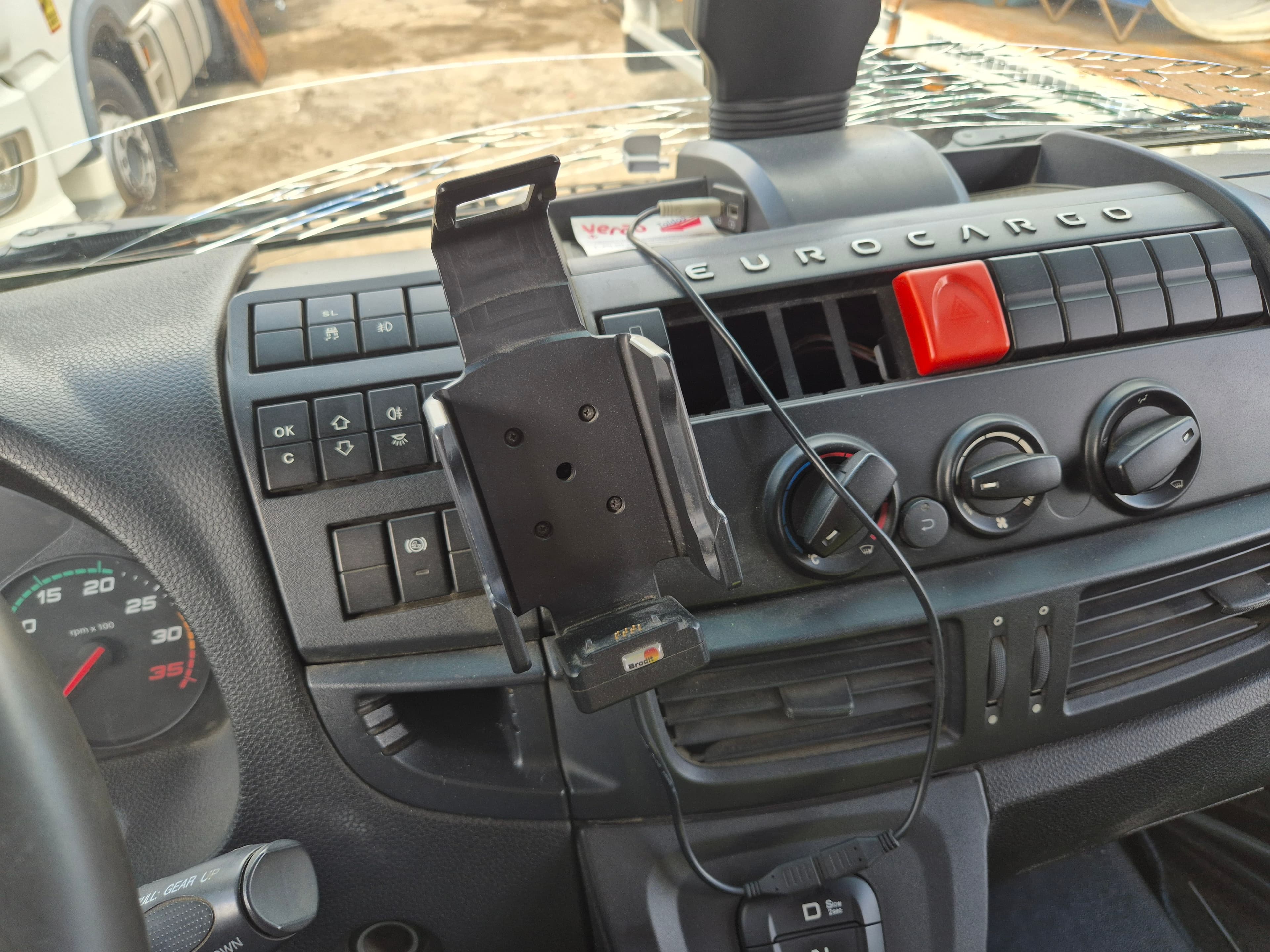 Iveco Eurocargo 140E · Ano 2019 — imagem 43