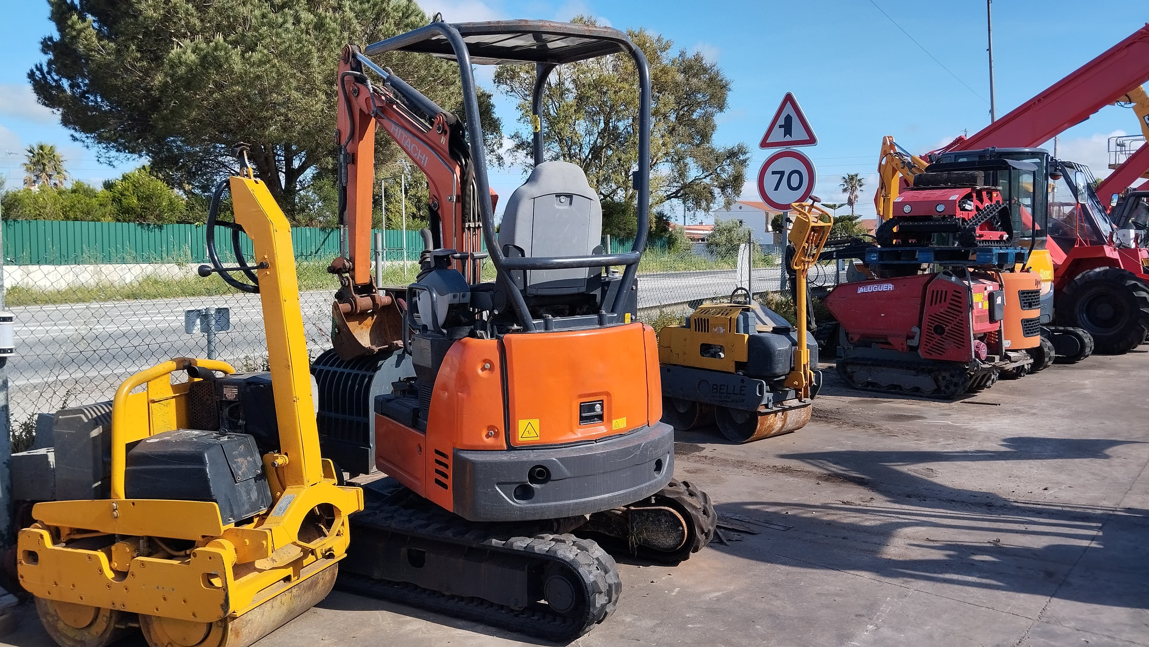 Mini giratória Hitachi Zaxis 19U — imagem 3