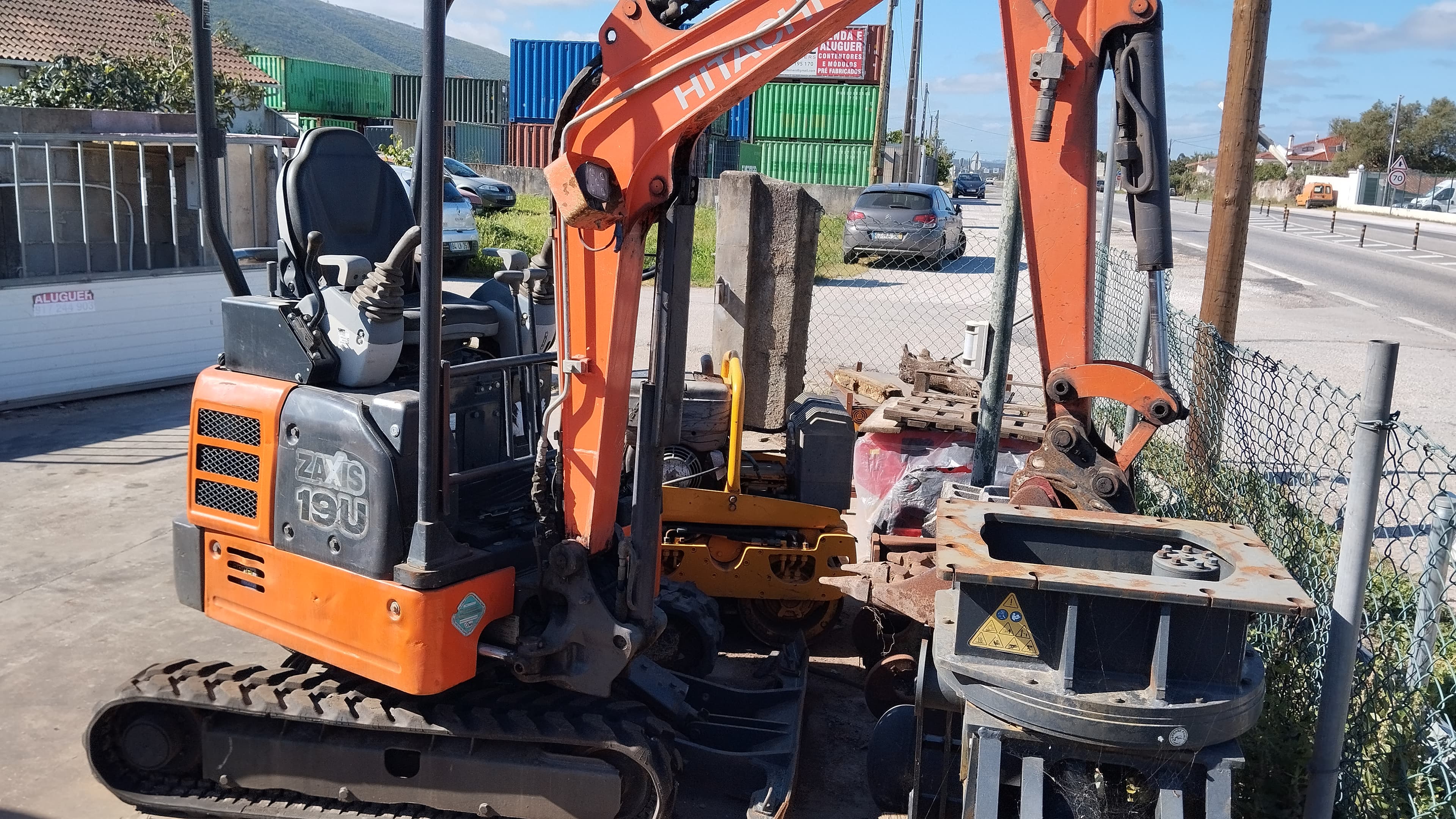 Mini giratória Hitachi Zaxis 19U — imagem 6