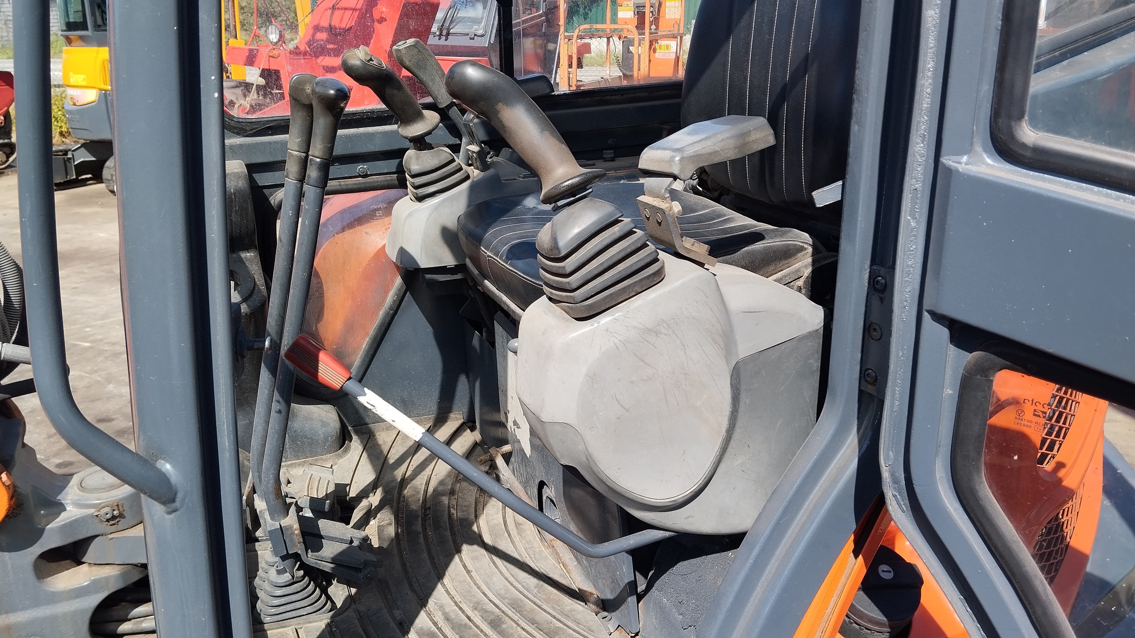 Giratória Kubota U35 — imagem 4