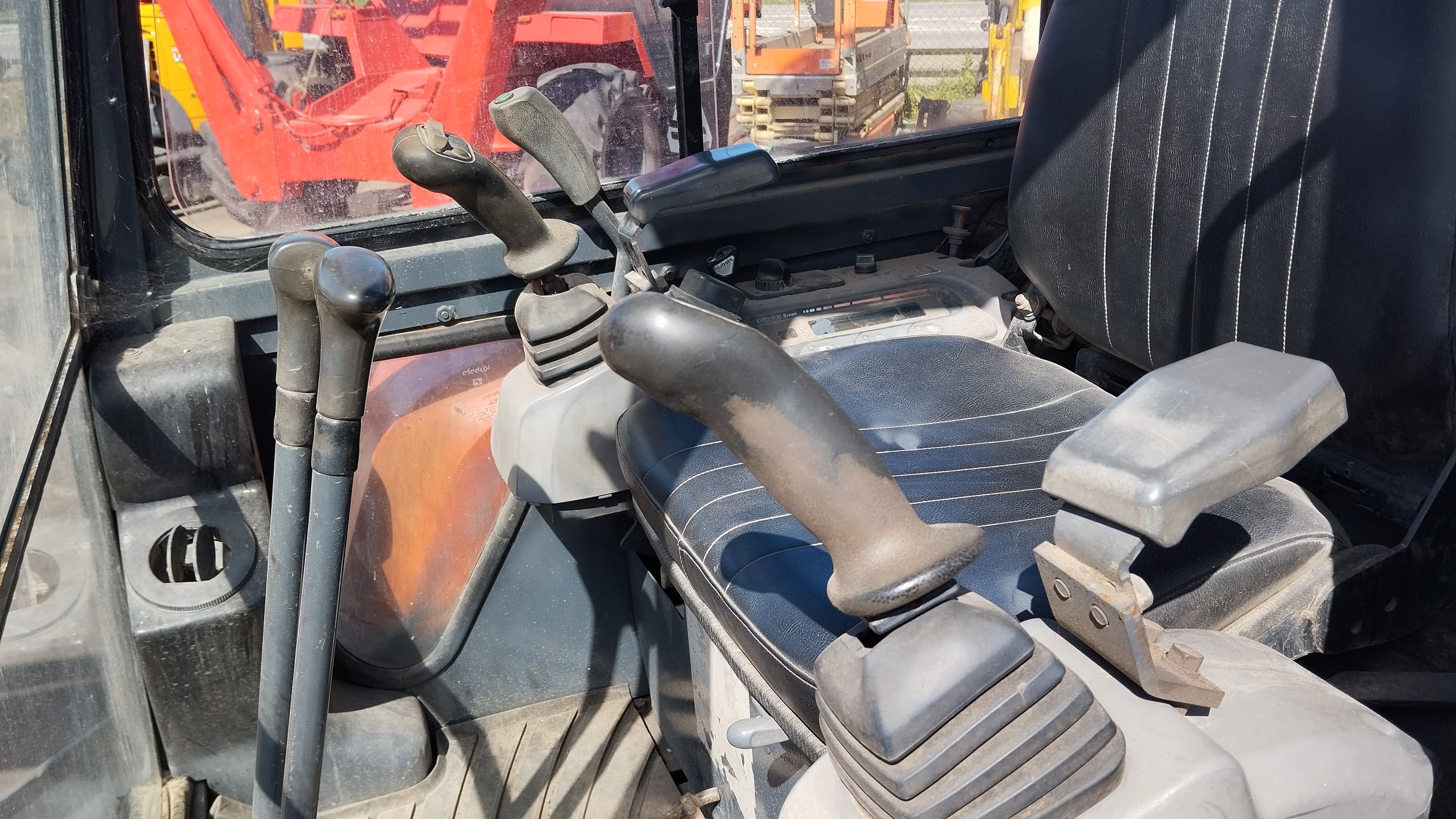 Giratória Kubota U35 — imagem 5