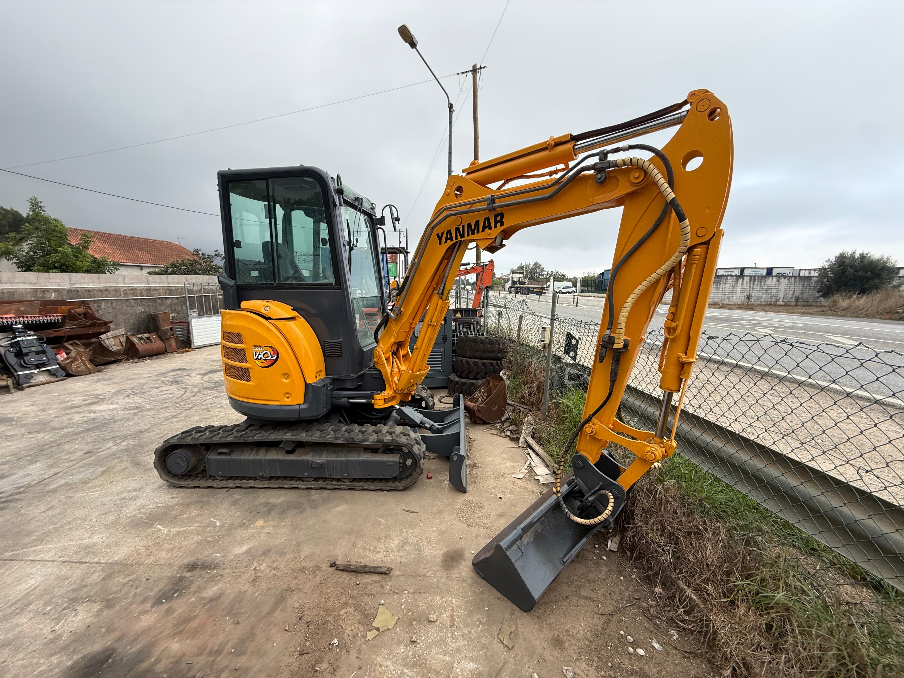 Mini giratória YANMAR Vio 33 — imagem 1