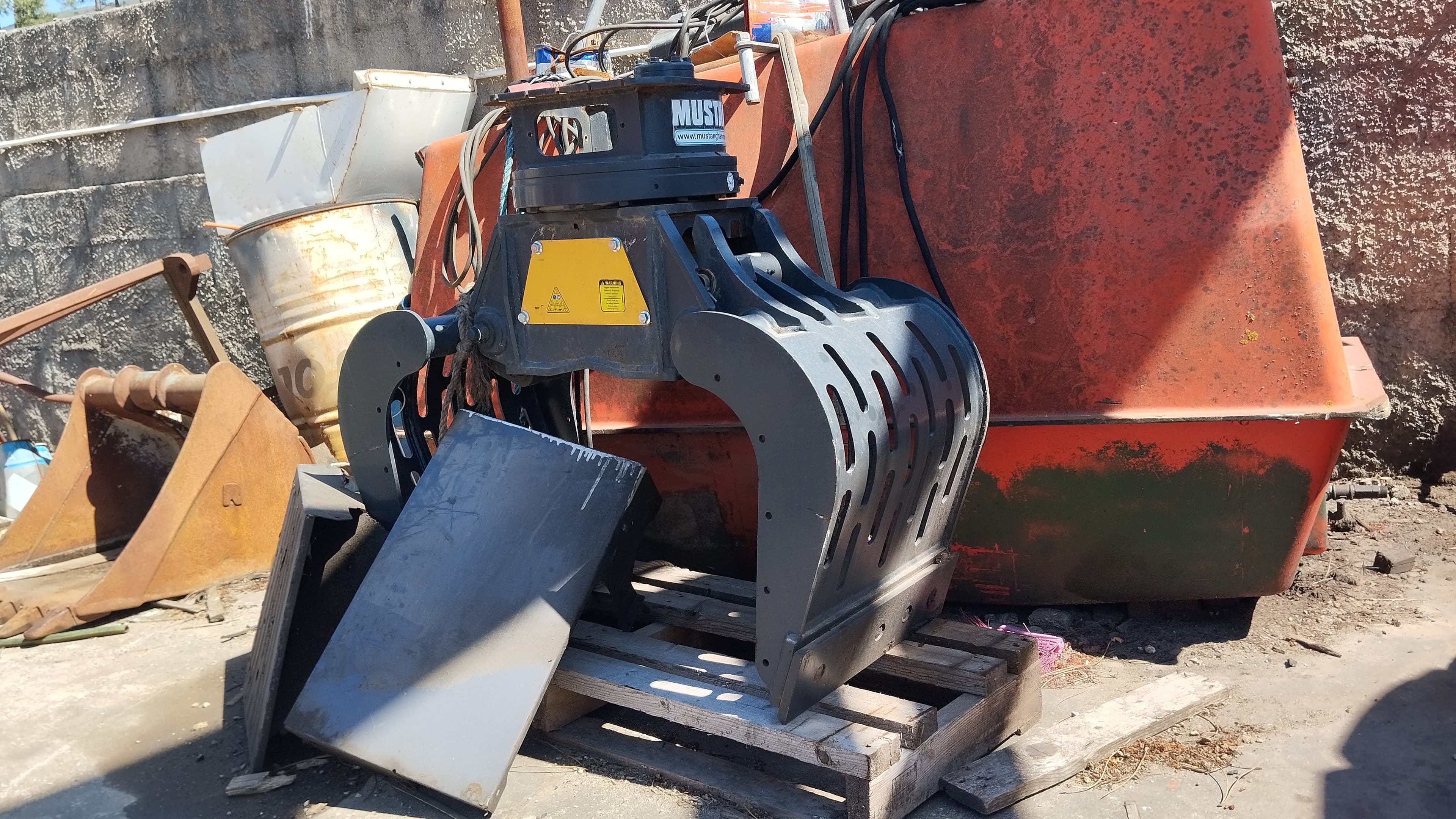 Pinza giratoria Mustang GRP 250 — imagen 1