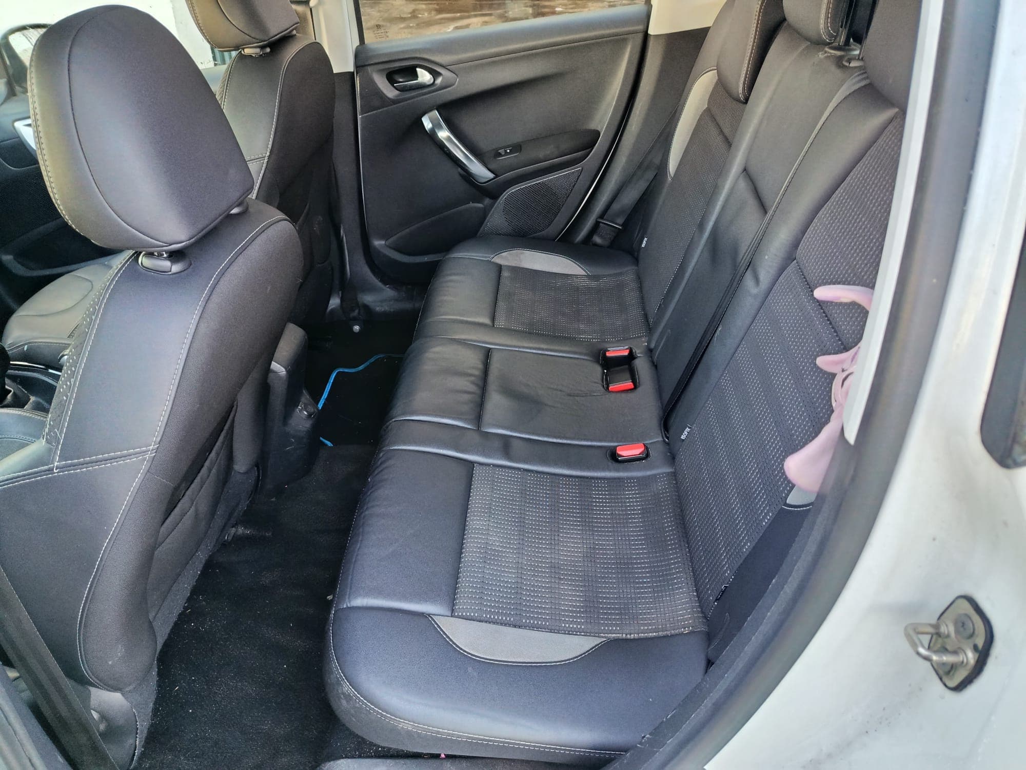 Peugeot 2008 · Ano 2017 — image 24