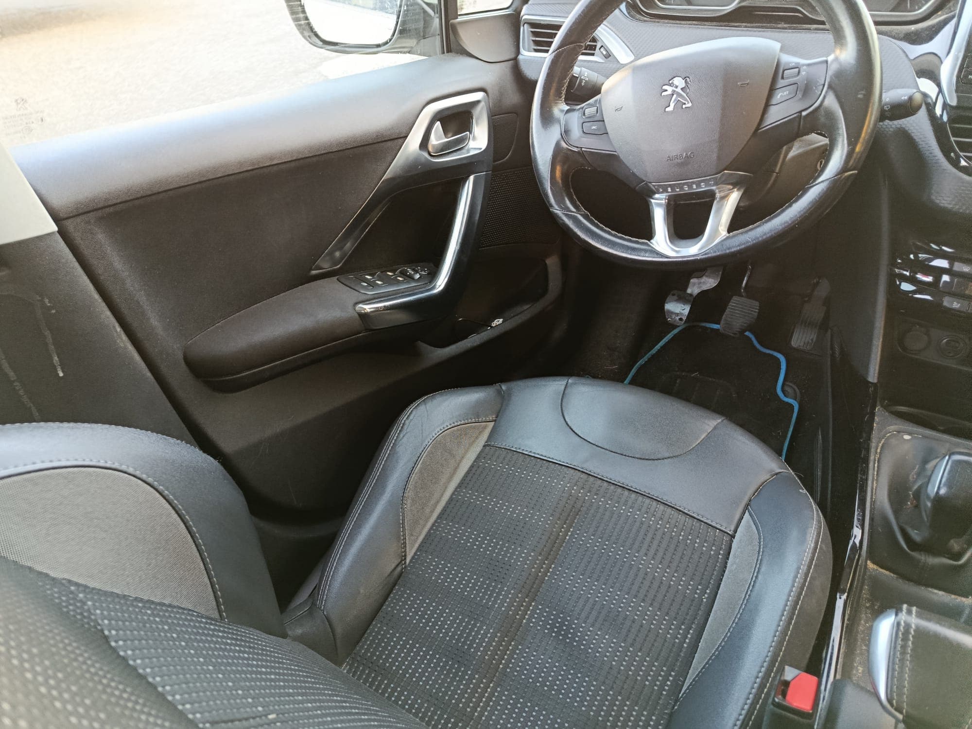 Peugeot 2008 · Ano 2017 — image 22