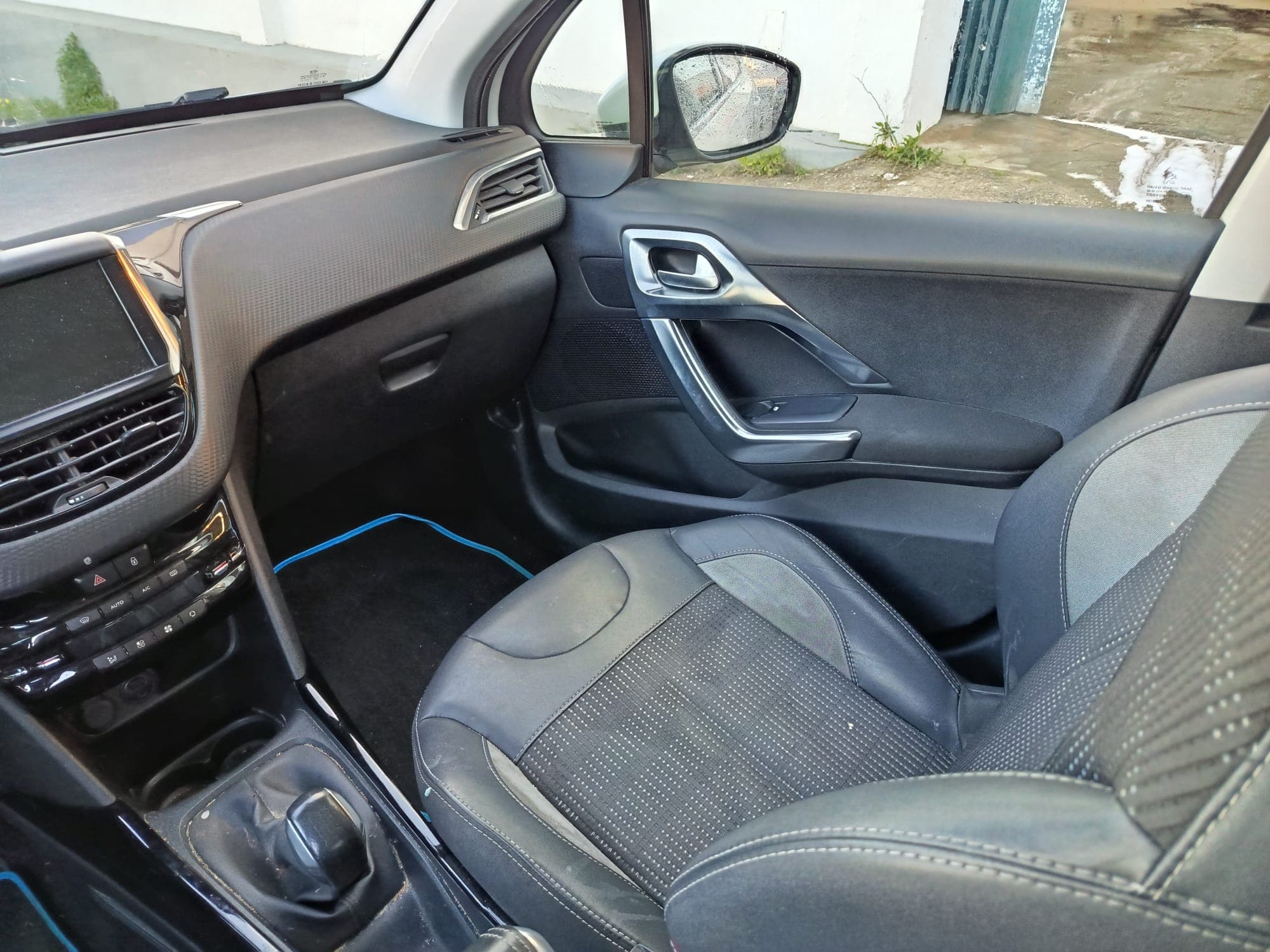 Peugeot 2008 · Ano 2017 — image 23