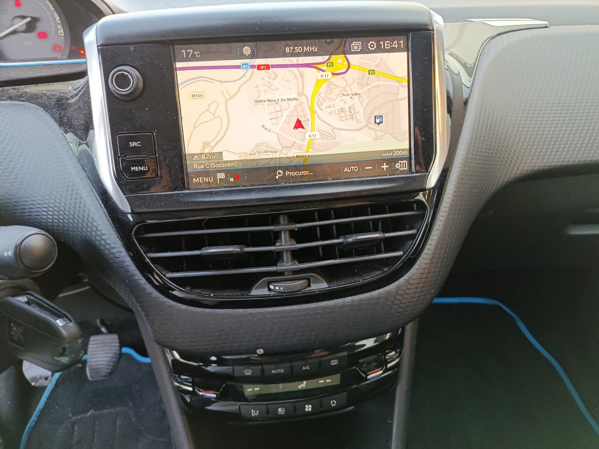 Peugeot 2008 · Ano 2017 — image 12
