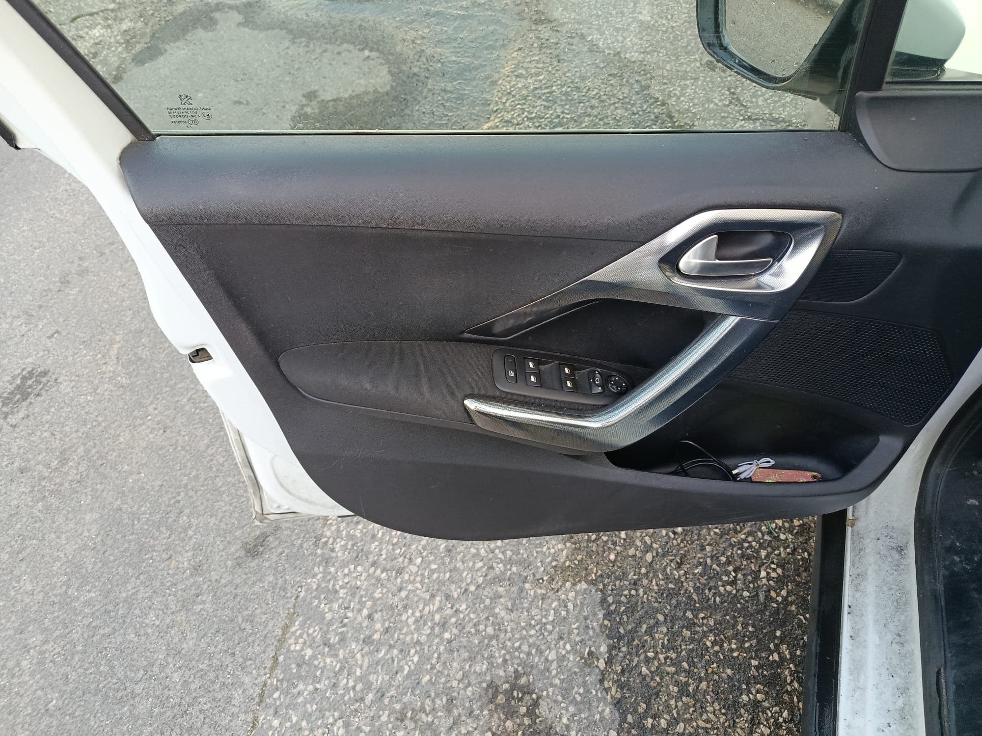 Peugeot 2008 · Ano 2017 — image 25