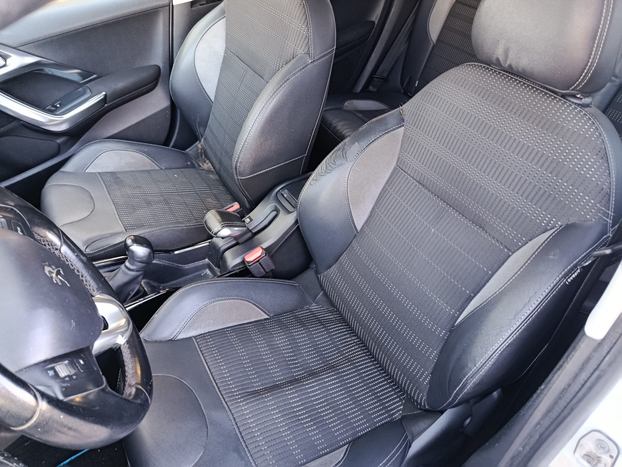 Peugeot 2008 · Ano 2017 — image 21