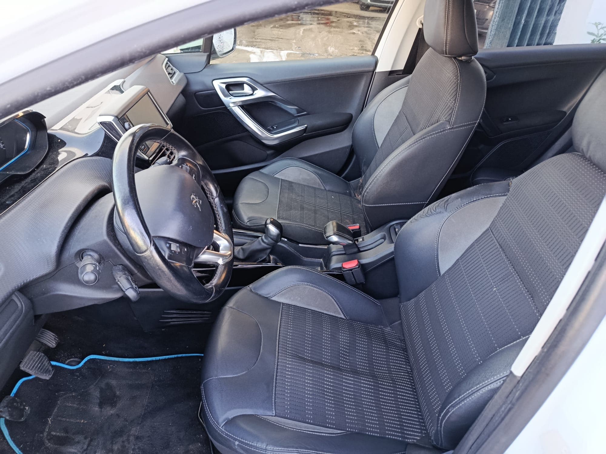 Peugeot 2008 · Ano 2017 — image 20