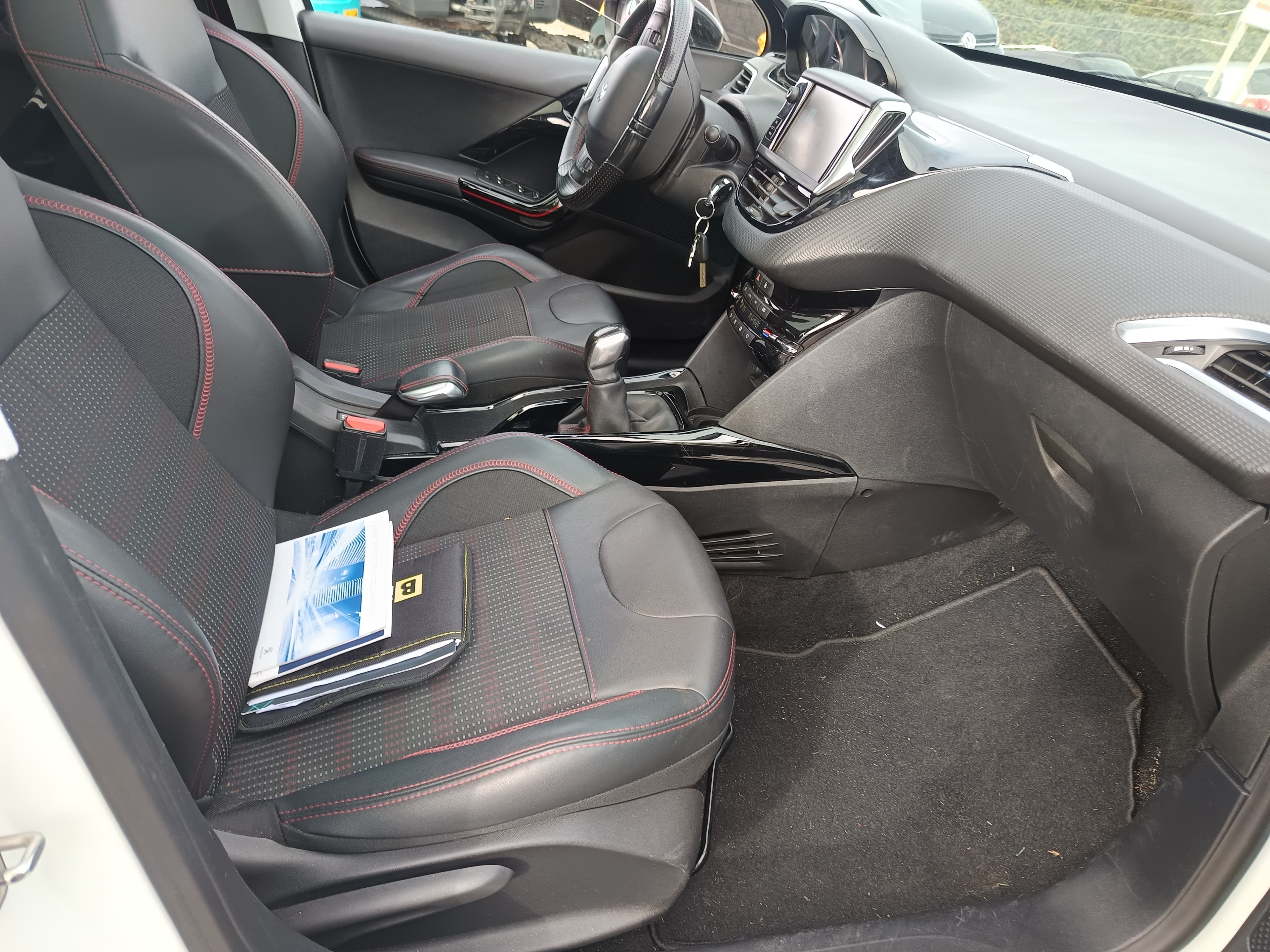 Peugeot 2008 · Ano 2017 — imagen 31