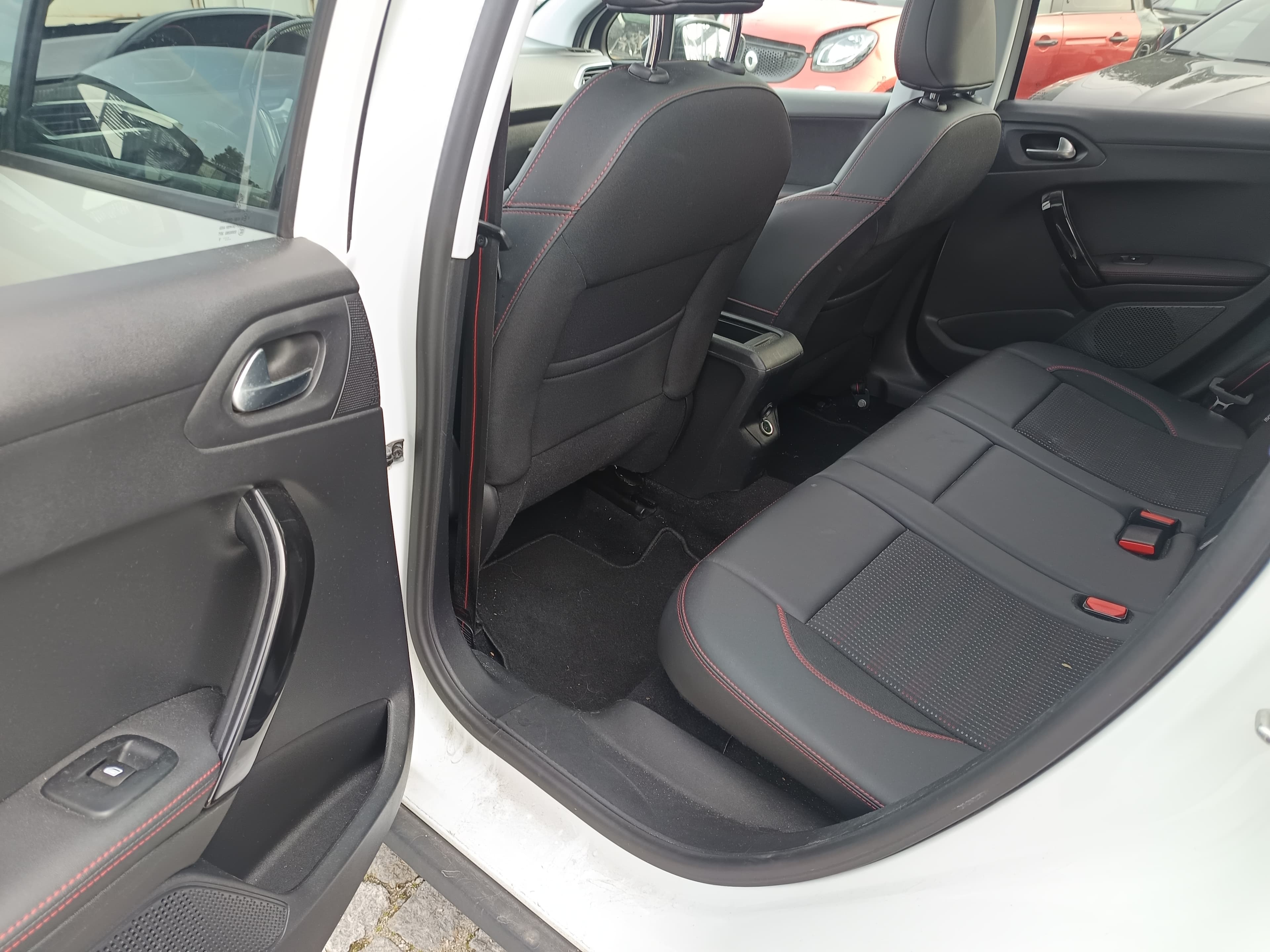 Peugeot 2008 · Ano 2017 — imagen 32