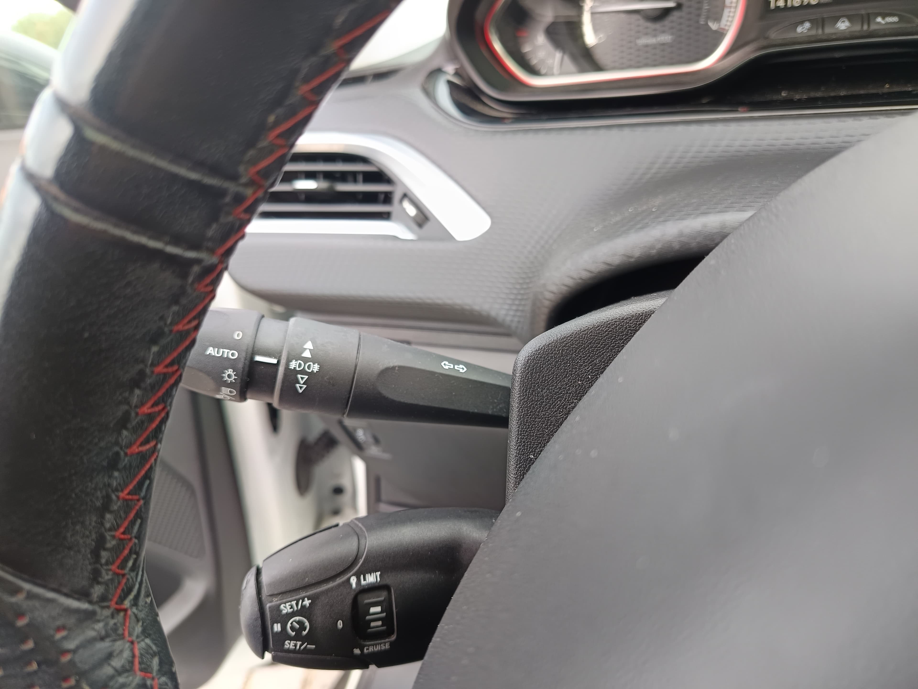 Peugeot 2008 · Ano 2017 — imagen 22