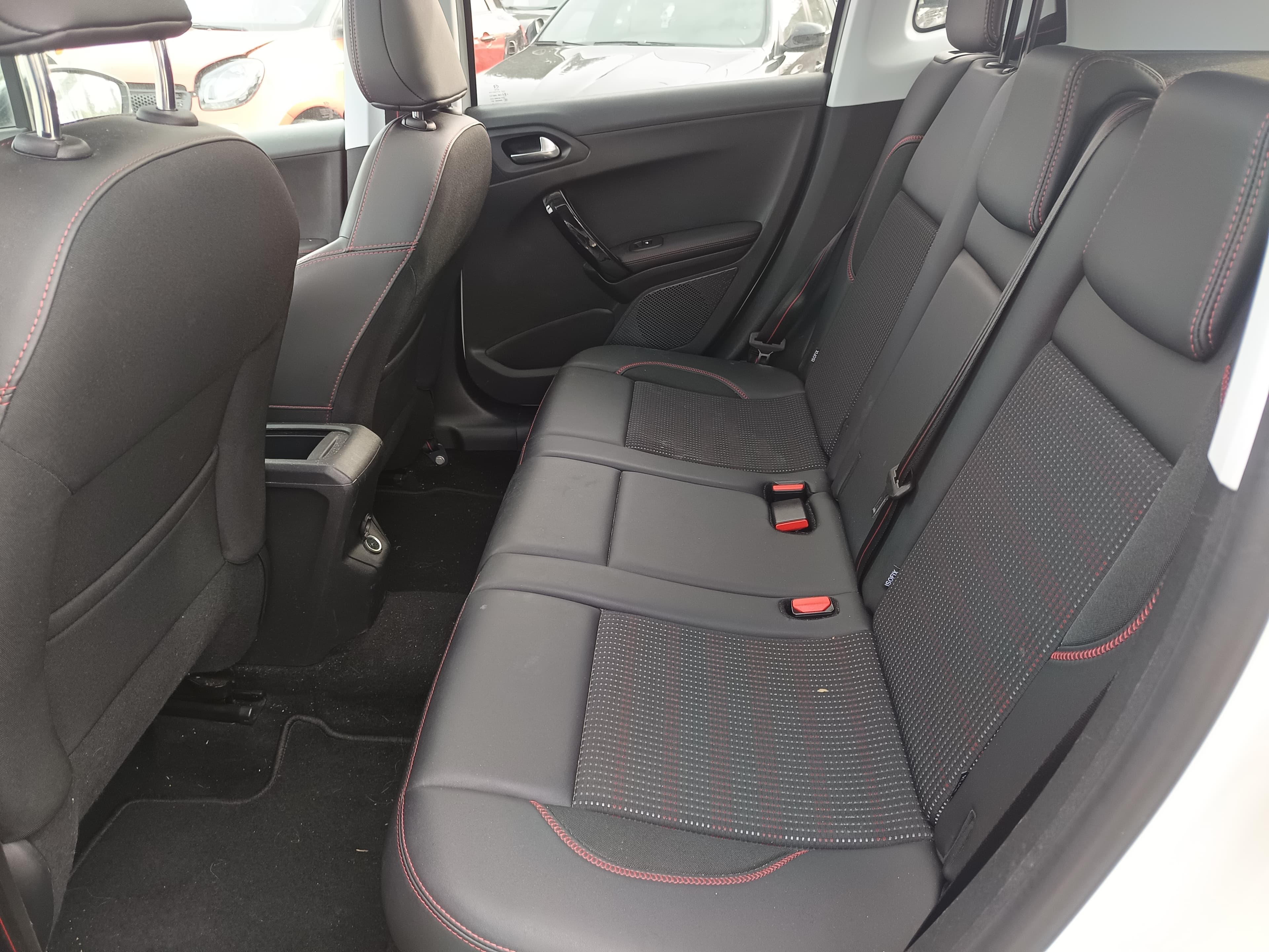Peugeot 2008 · Ano 2017 — imagen 34