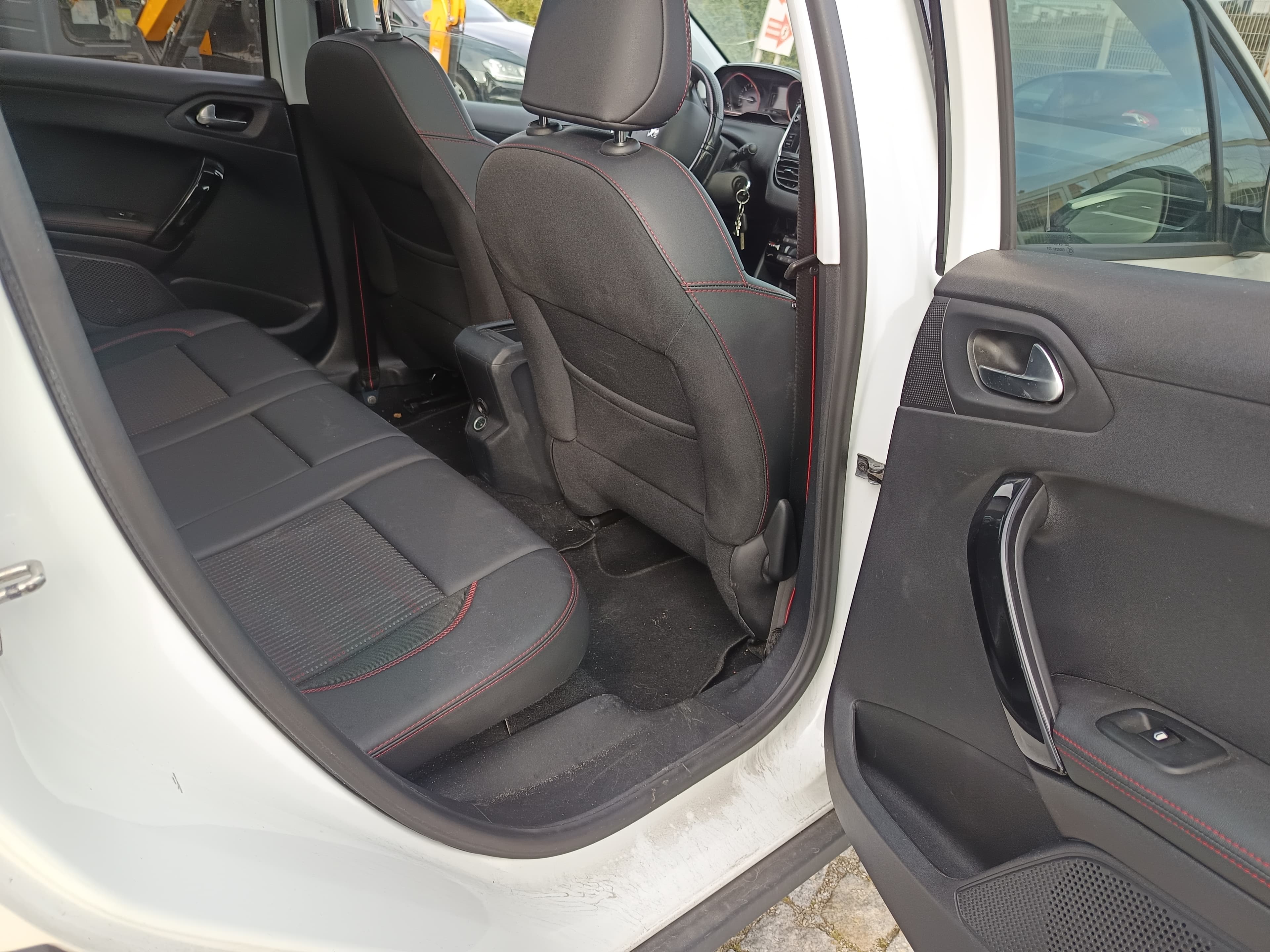 Peugeot 2008 · Ano 2017 — imagen 40