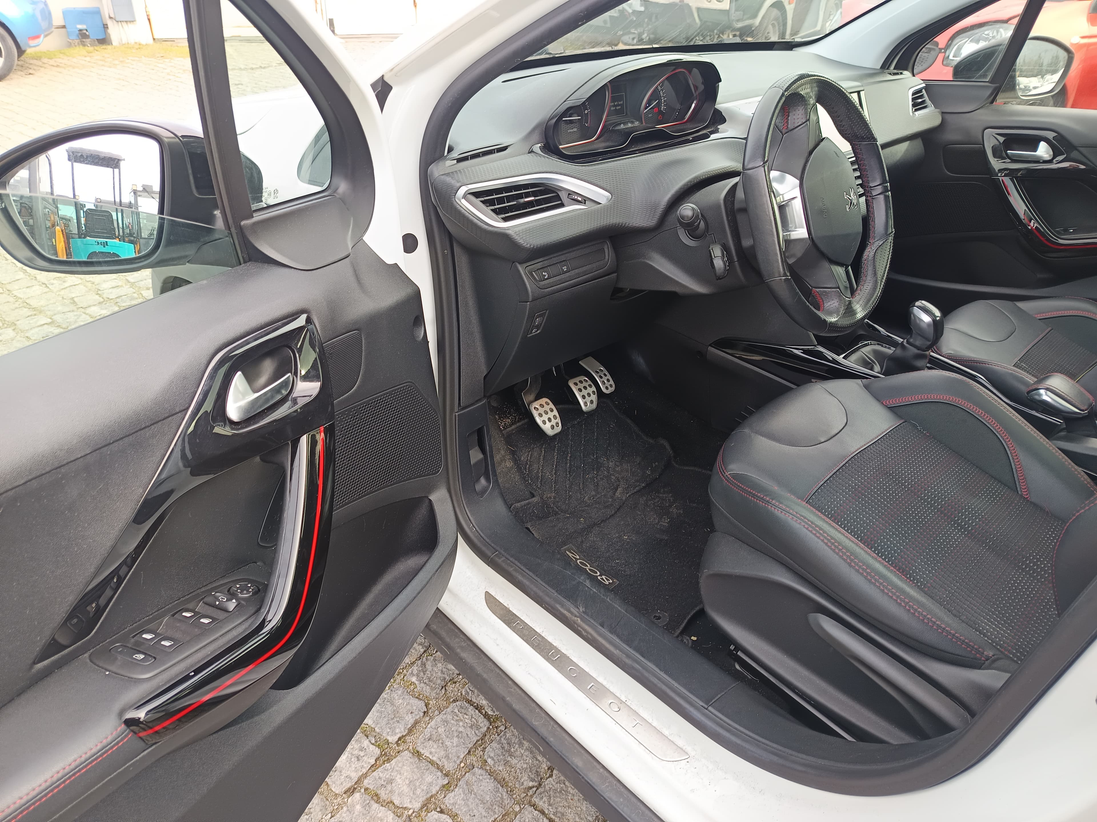 Peugeot 2008 · Ano 2017 — imagen 35
