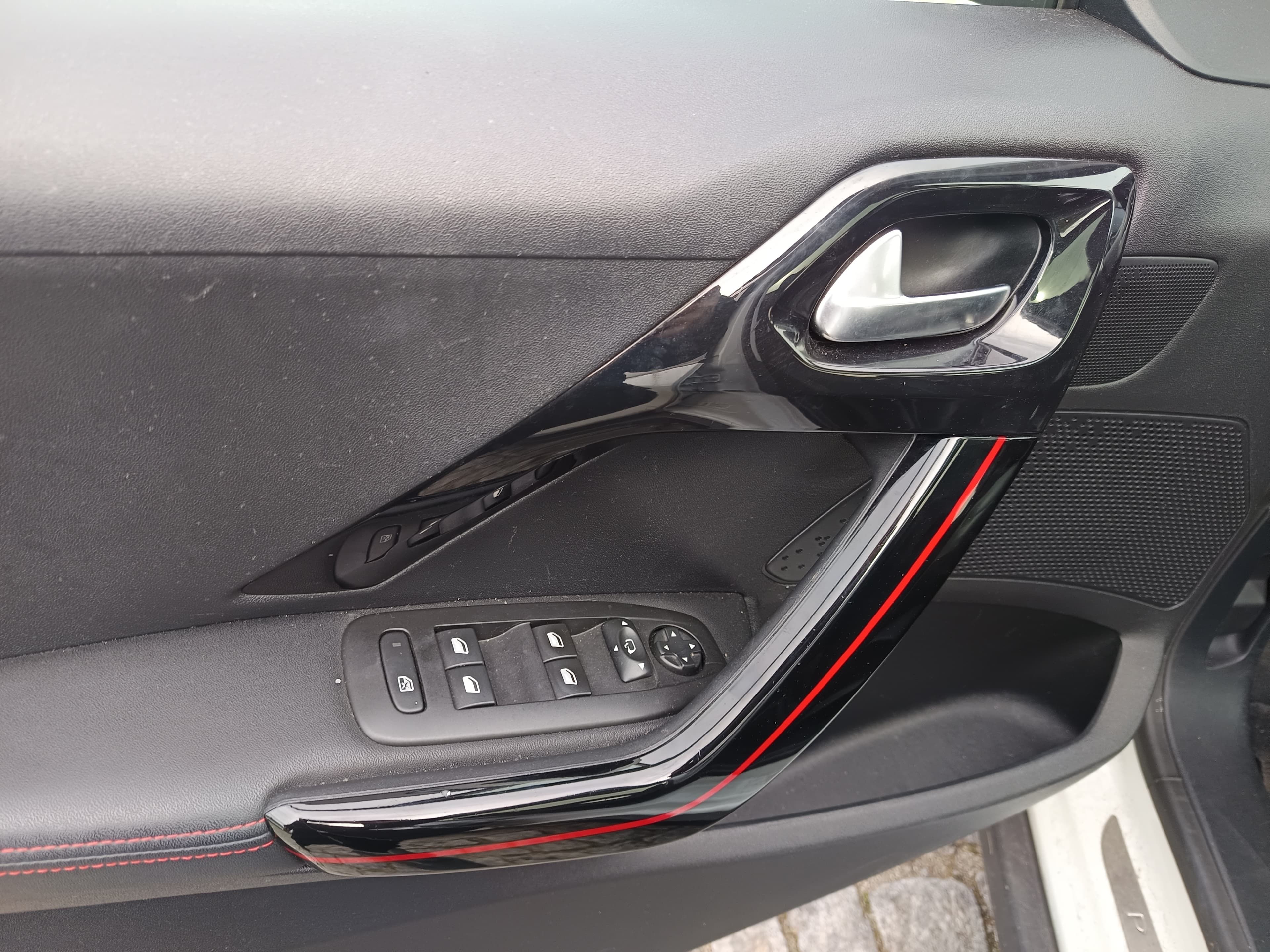 Peugeot 2008 · Ano 2017 — imagen 36