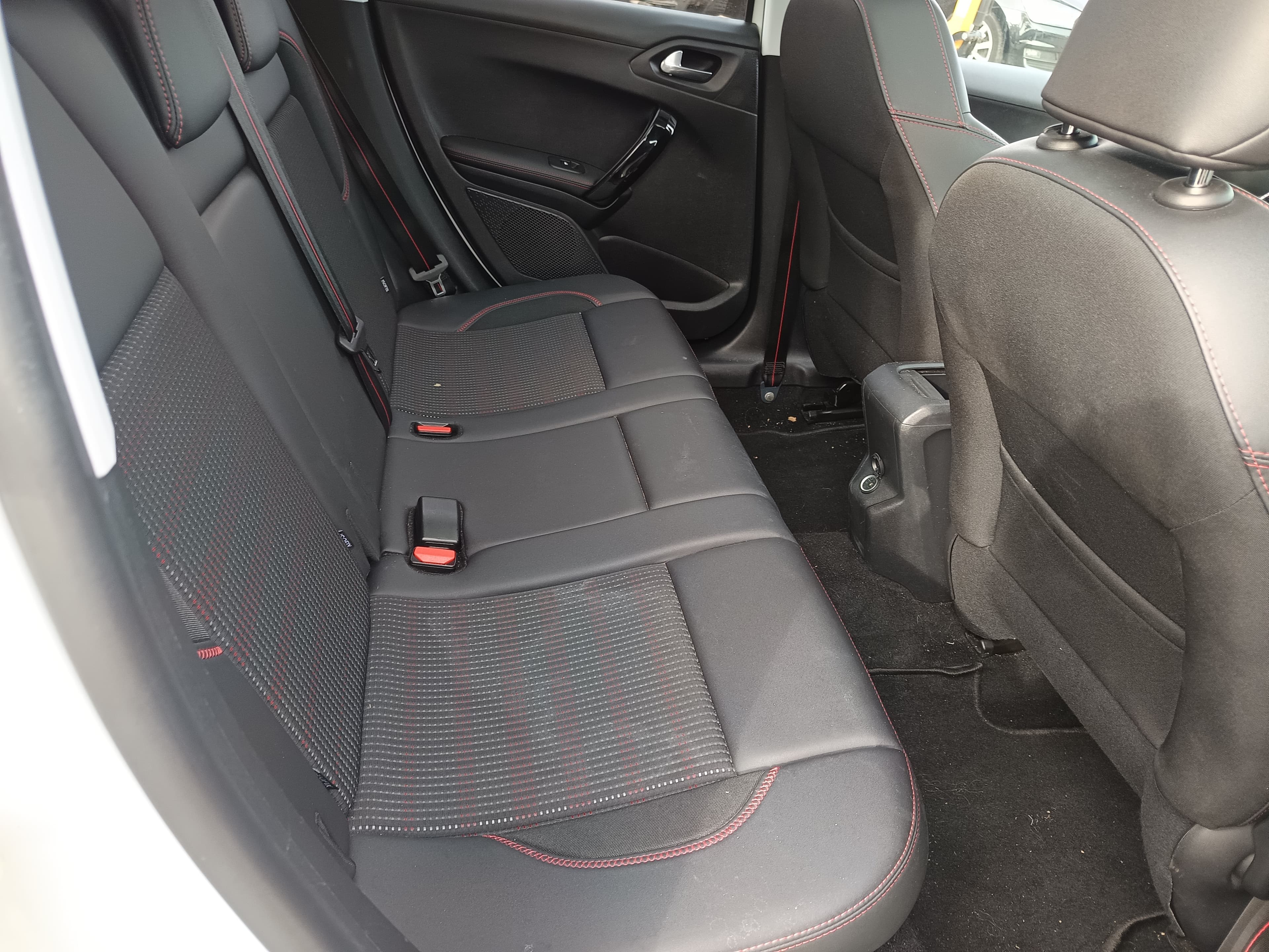 Peugeot 2008 · Ano 2017 — imagen 39