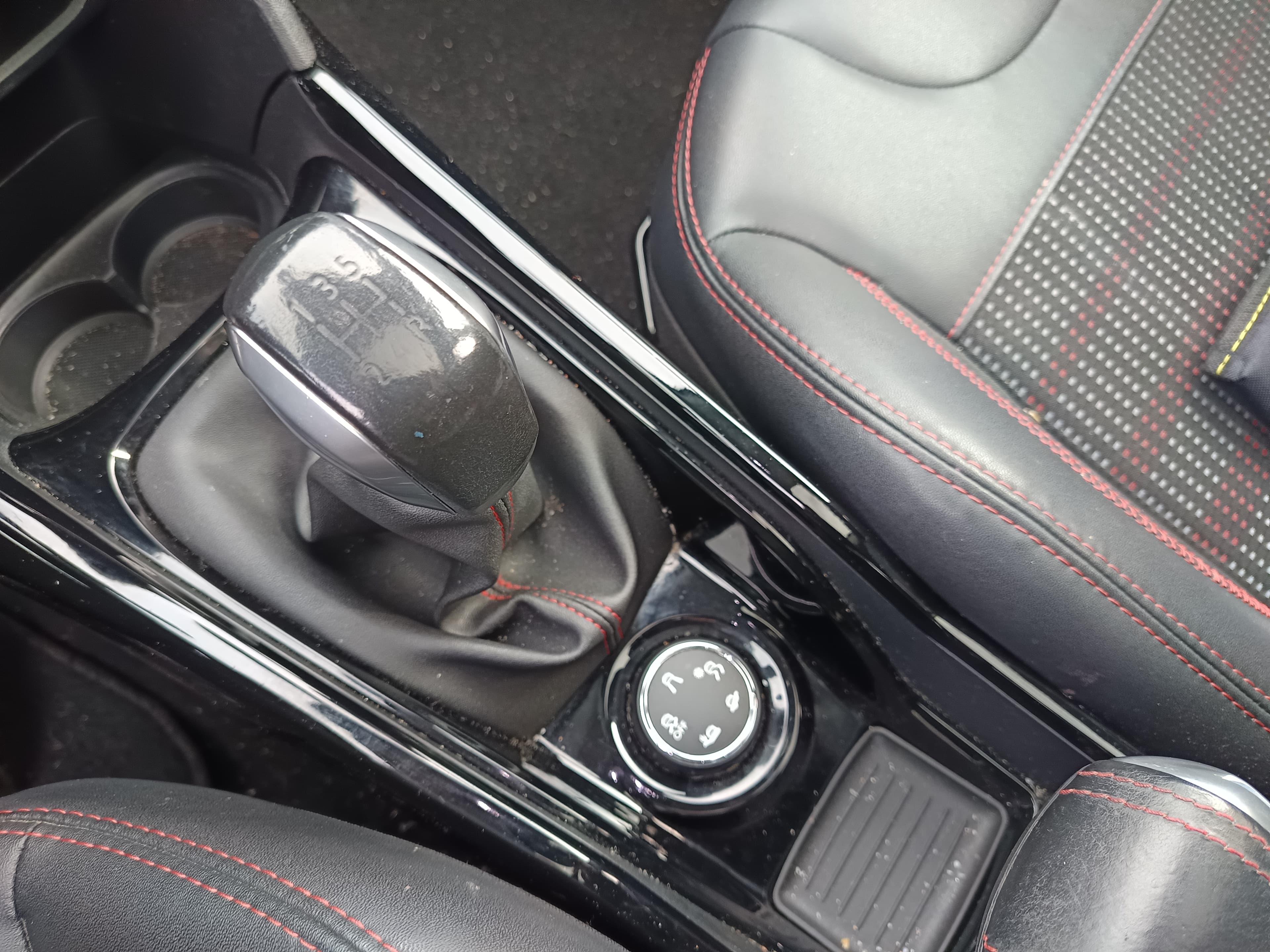 Peugeot 2008 · Ano 2017 — imagen 18