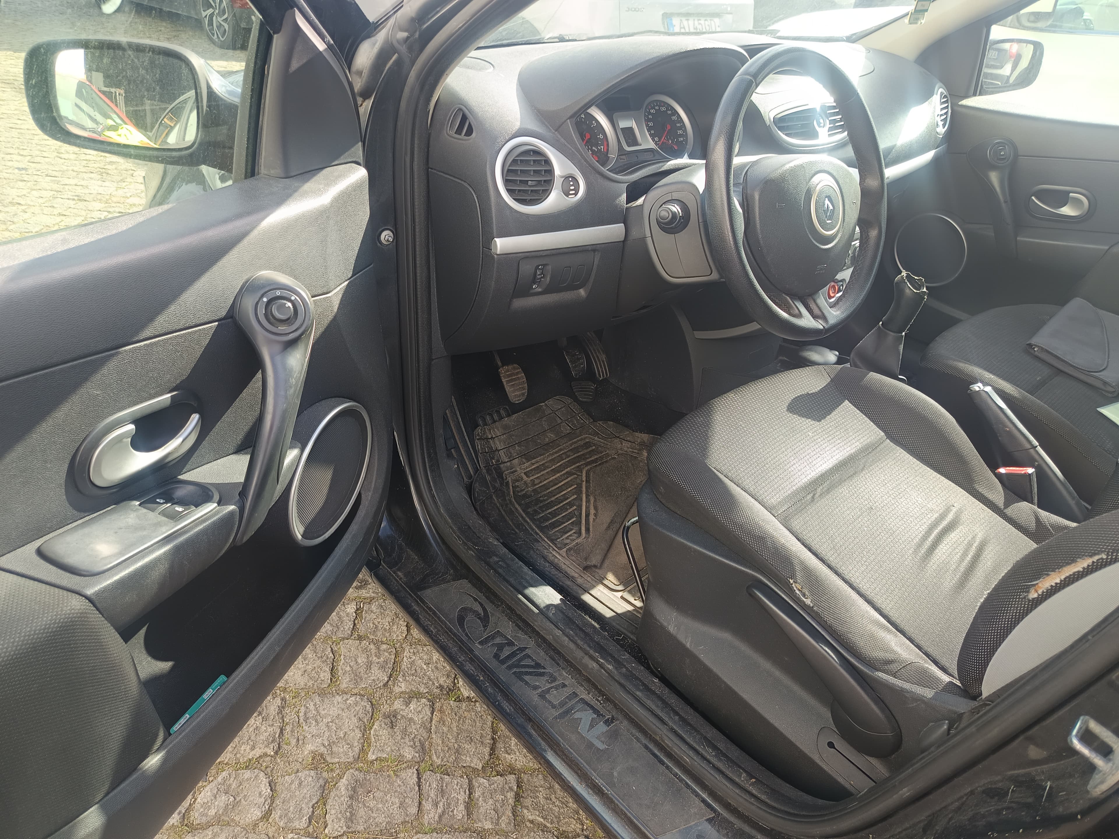 Renault Clio · Ano 2008 — imagen 25