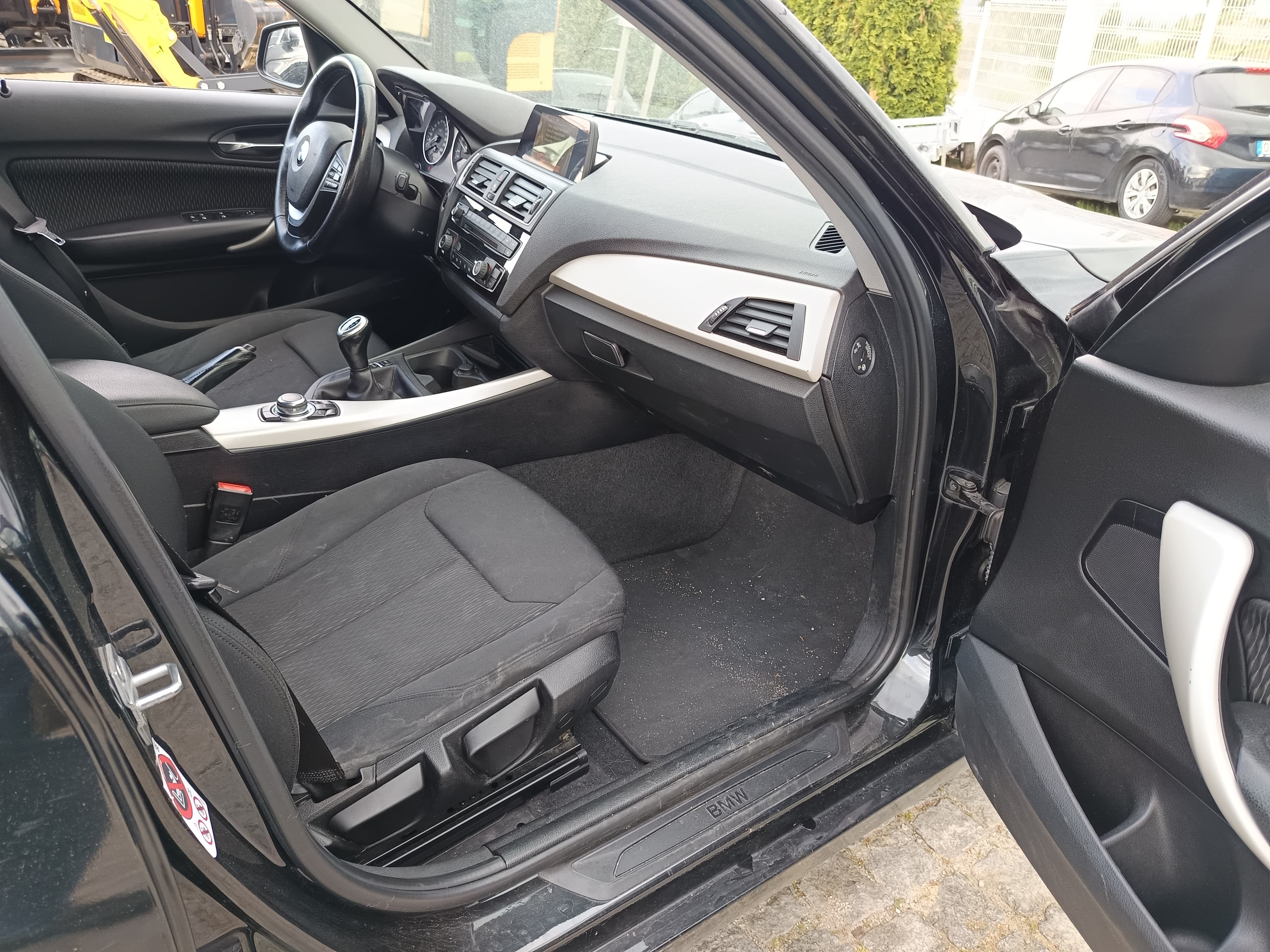 BMW 116d · Ano 2017 — imagem 24