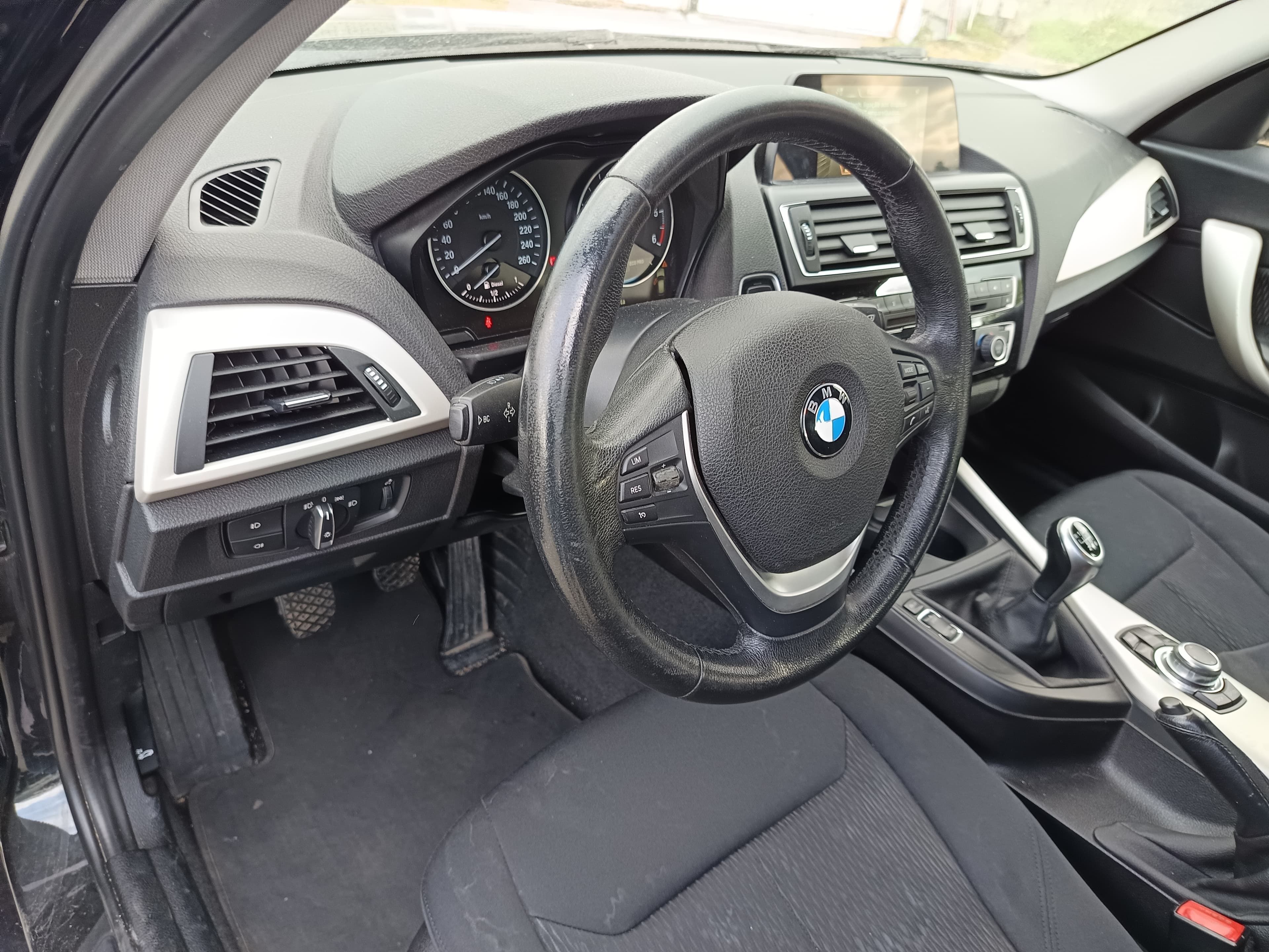 BMW 116d · Ano 2017 — imagem 35