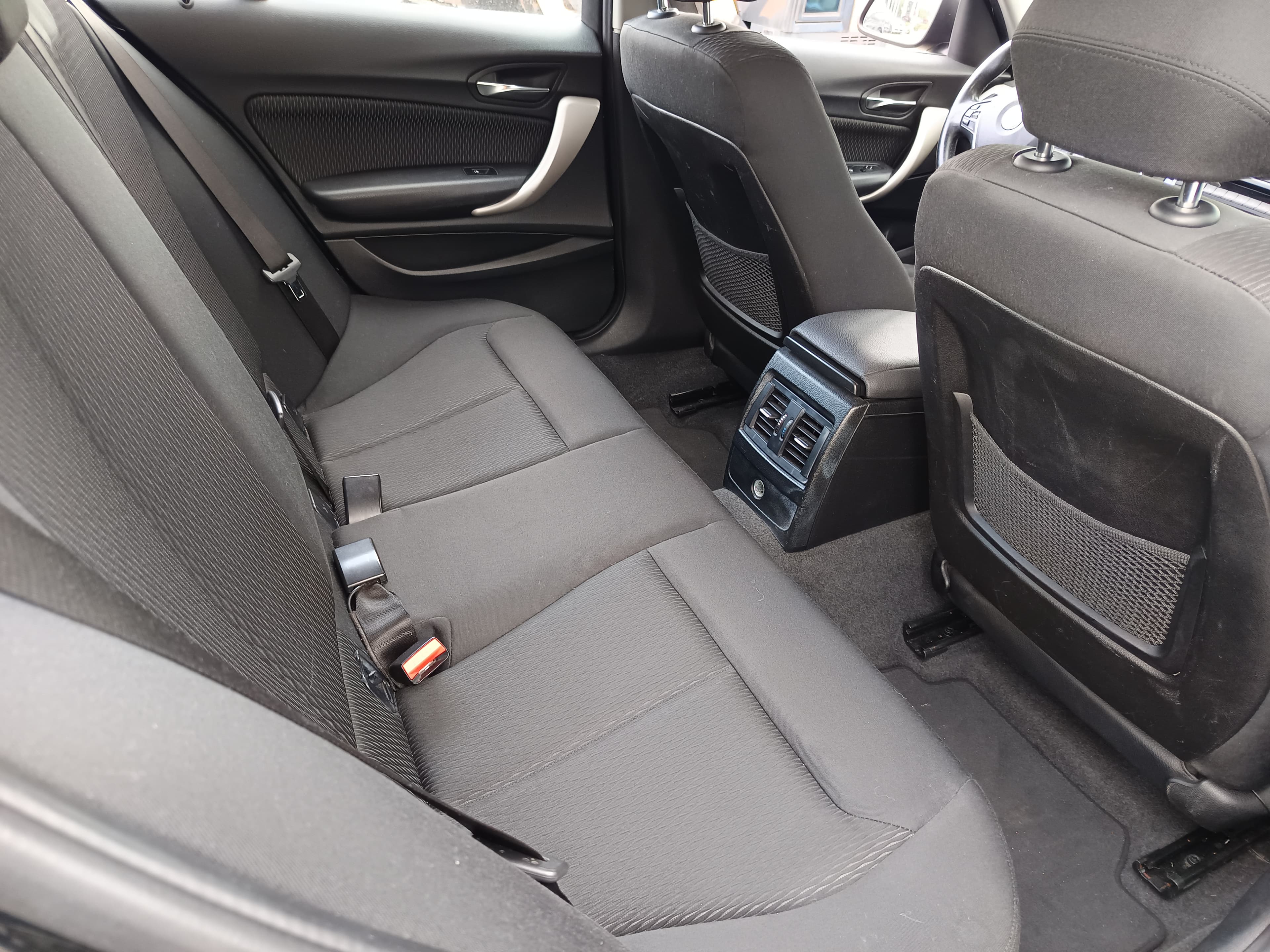 BMW 116d · Ano 2017 — imagem 23