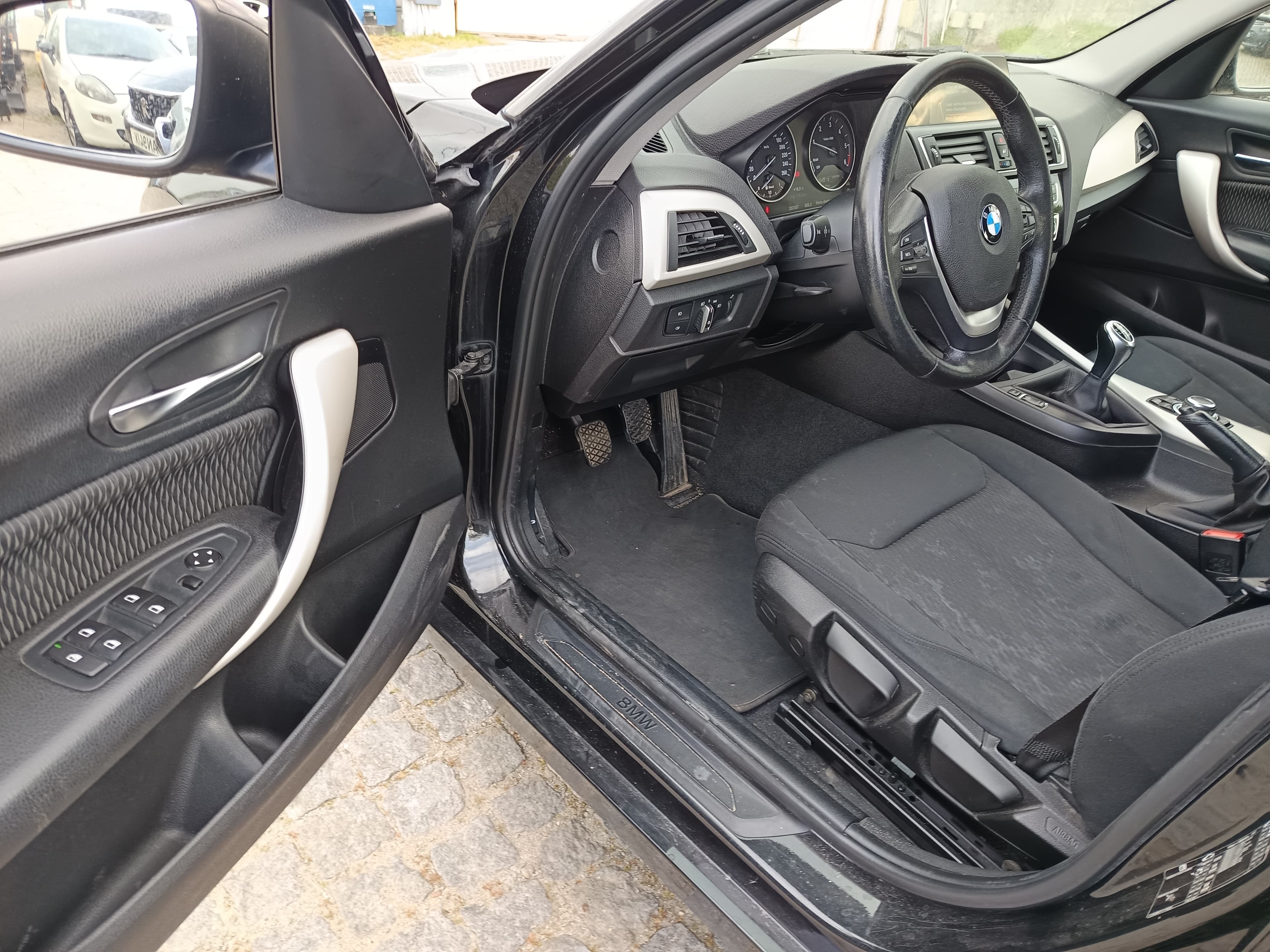BMW 116d · Ano 2017 — imagem 31