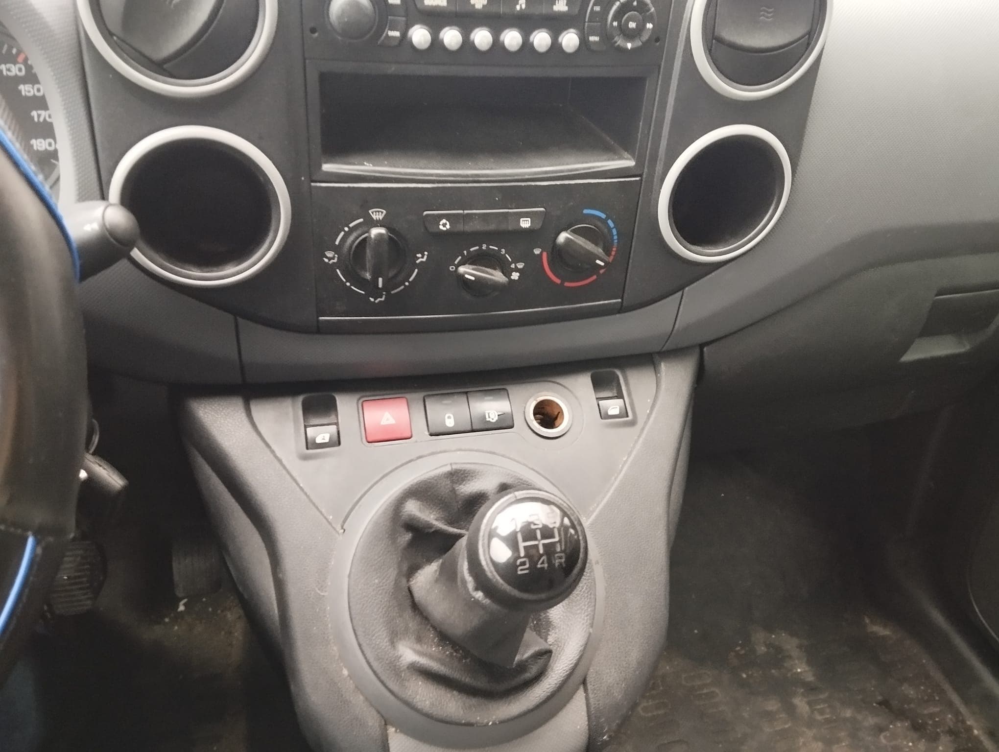 Citroën Berlingo · Ano 2012 — image 9