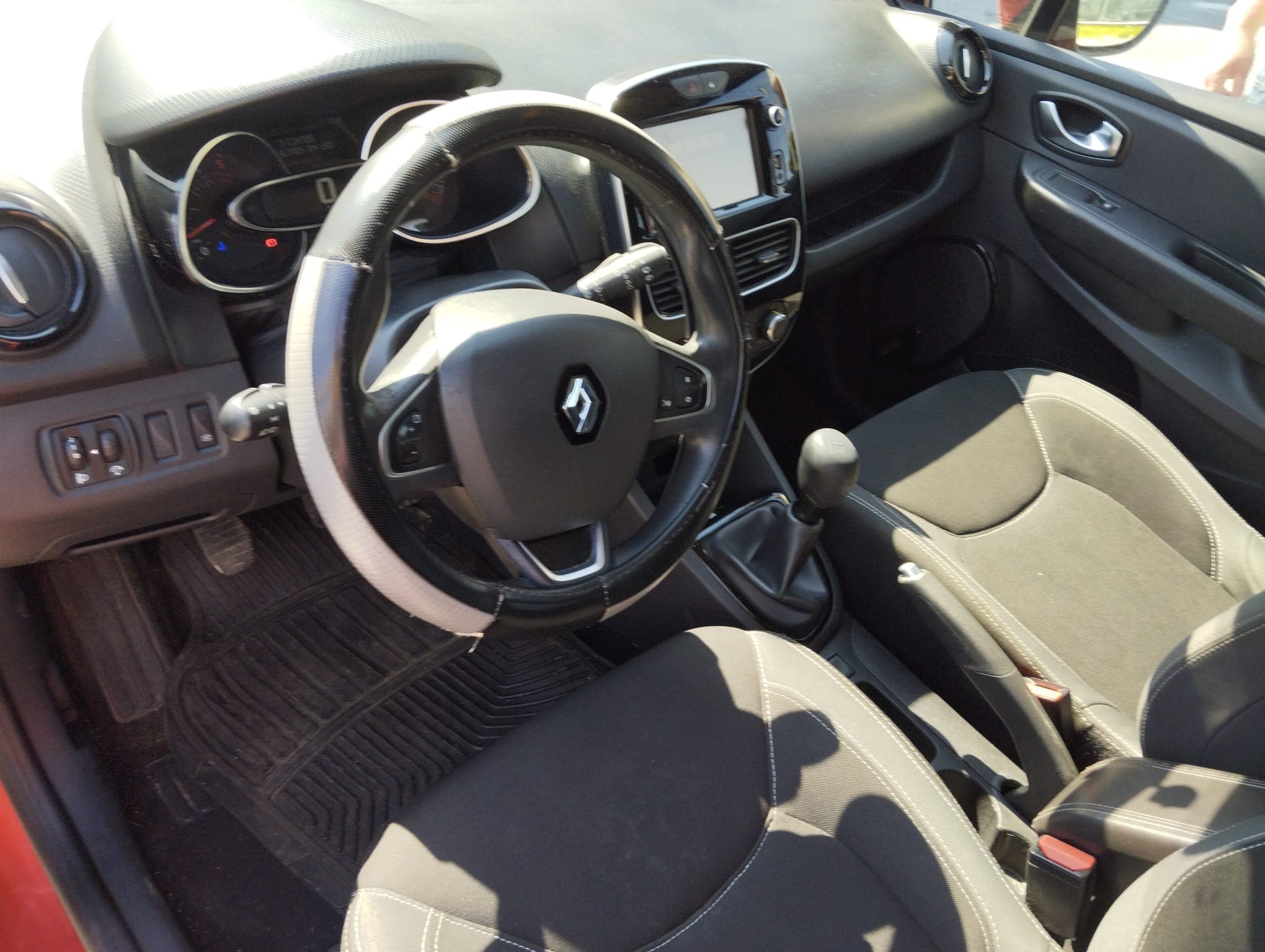 Renault Clio · Ano 2018 — imagem 18