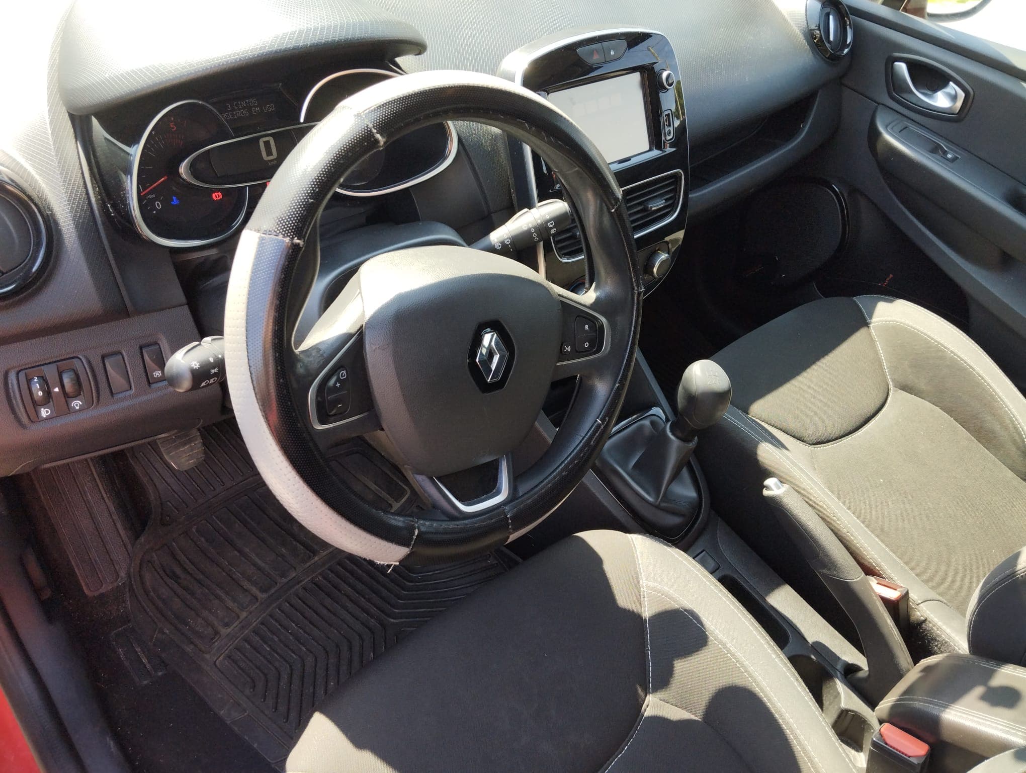 Renault Clio · Ano 2018 — imagem 21
